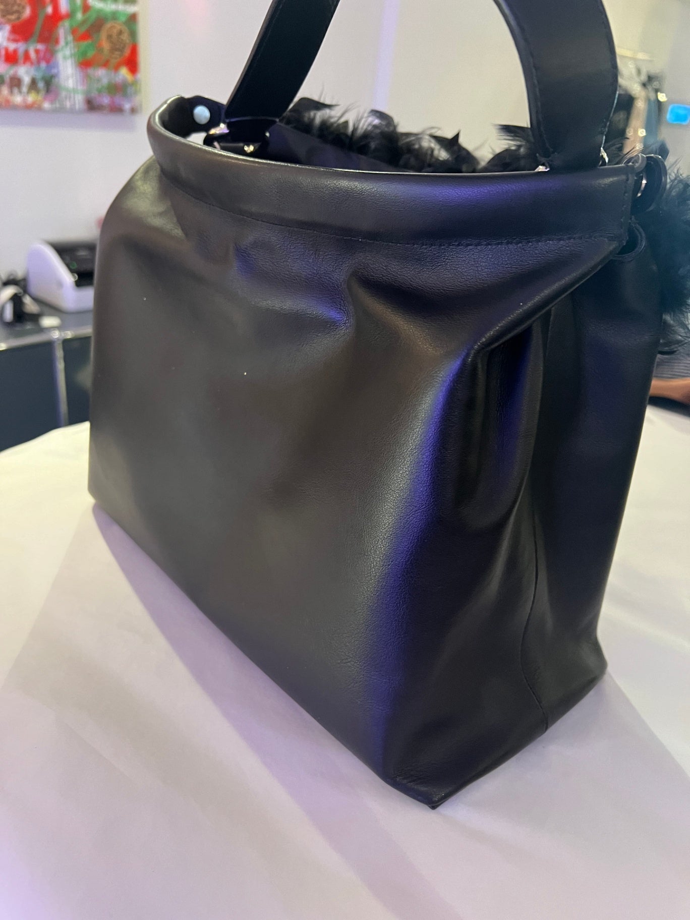Tasche mit Federn