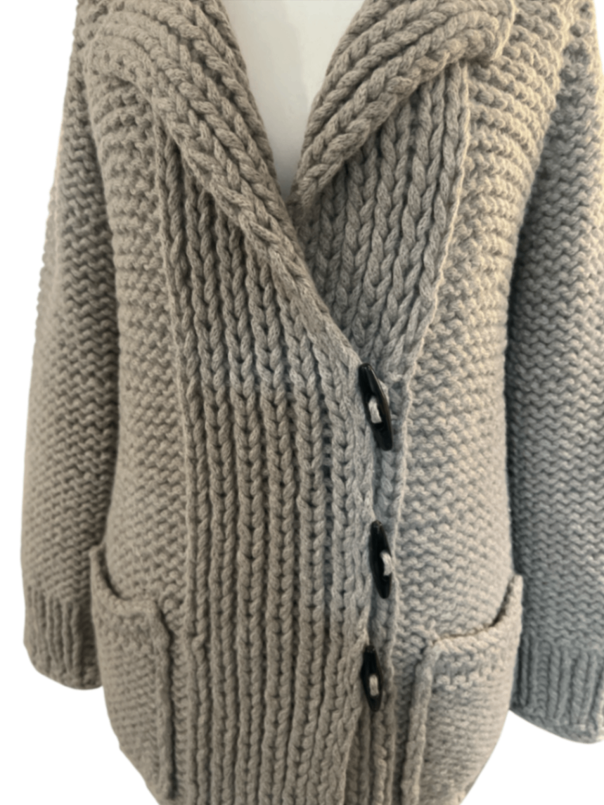 Iris v. Arnim Strickjacke mit Knebelknöpfen