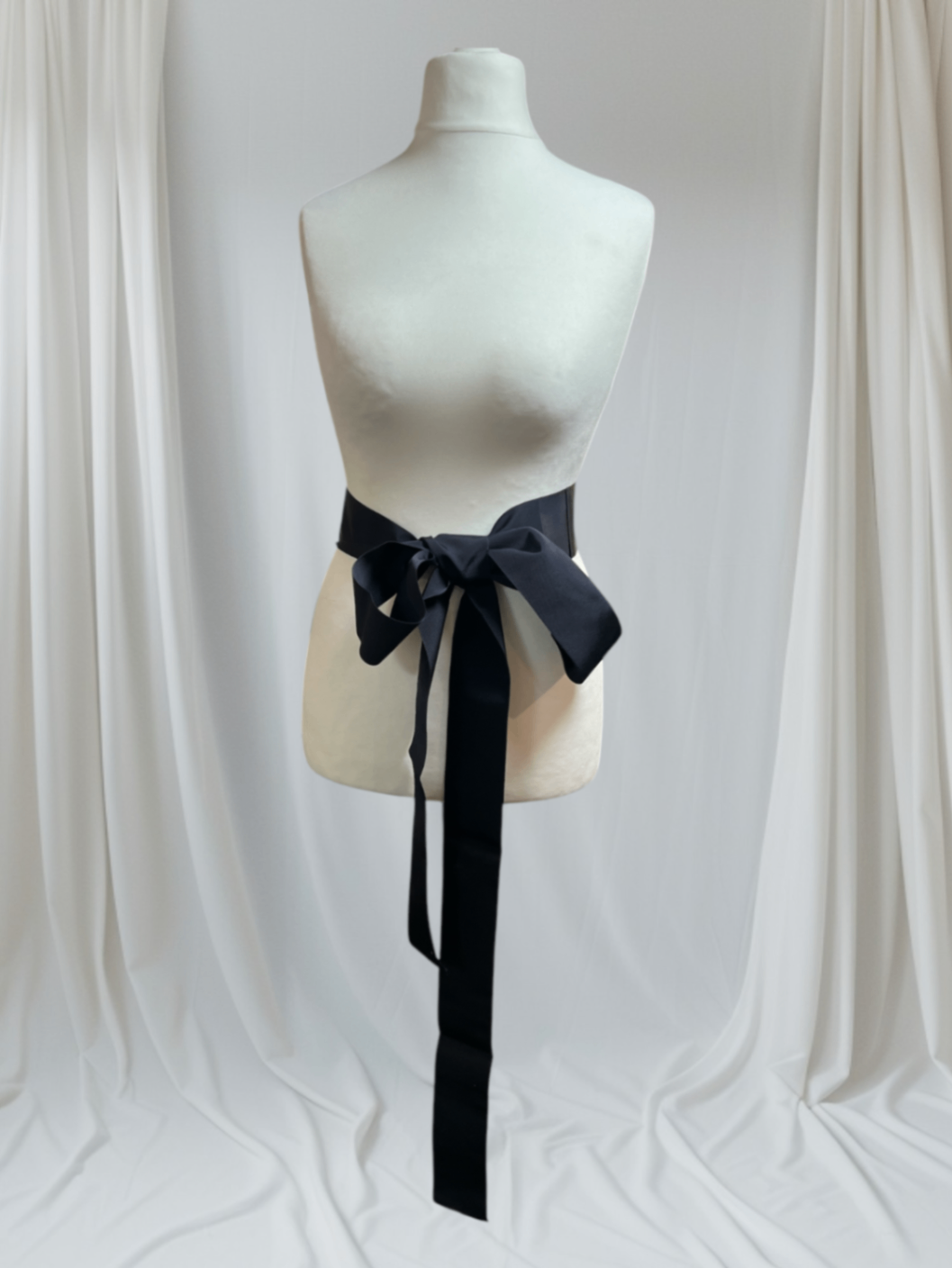Sara Roka SS25 Ribbonbelt Dark Navy