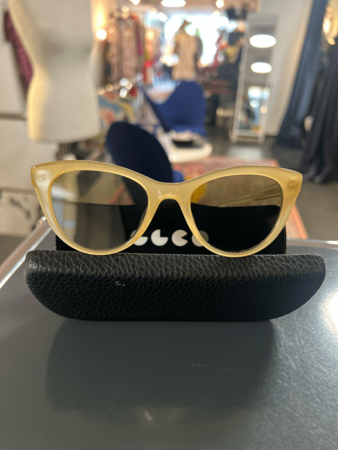 Garrett Leight x Clare V. Sonnenbrille