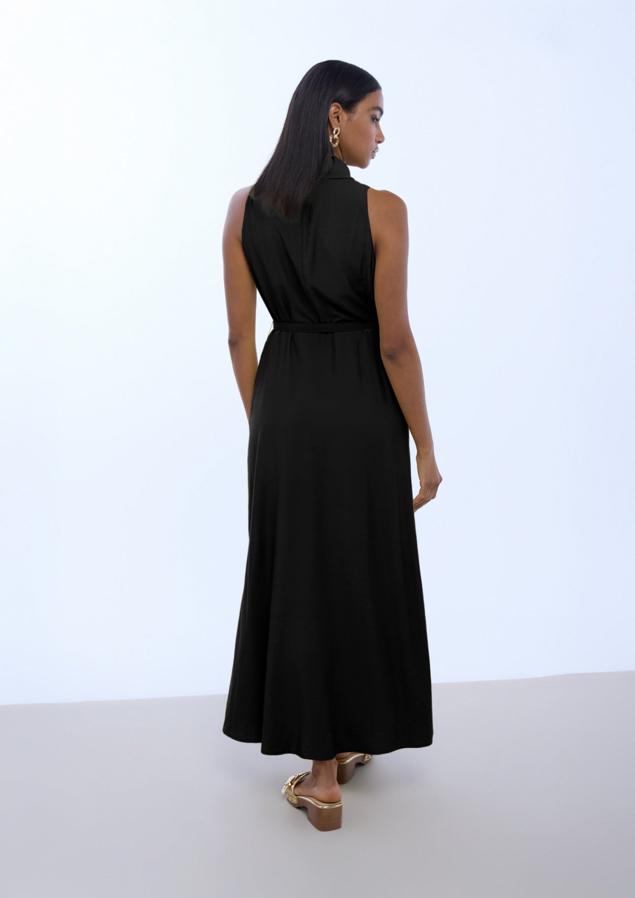 Lola Casademunt V-Ausschnitt-Kleid mit Schnallentaille - Schwarz