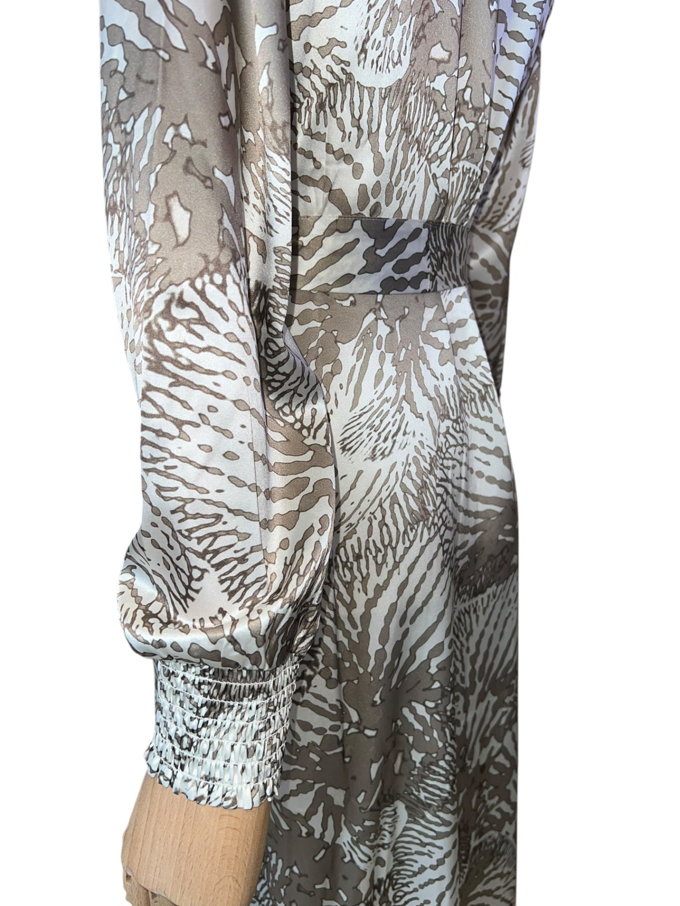 Charlotte Sparre Hemdblusenkleid in Beige mit Smockärmel
