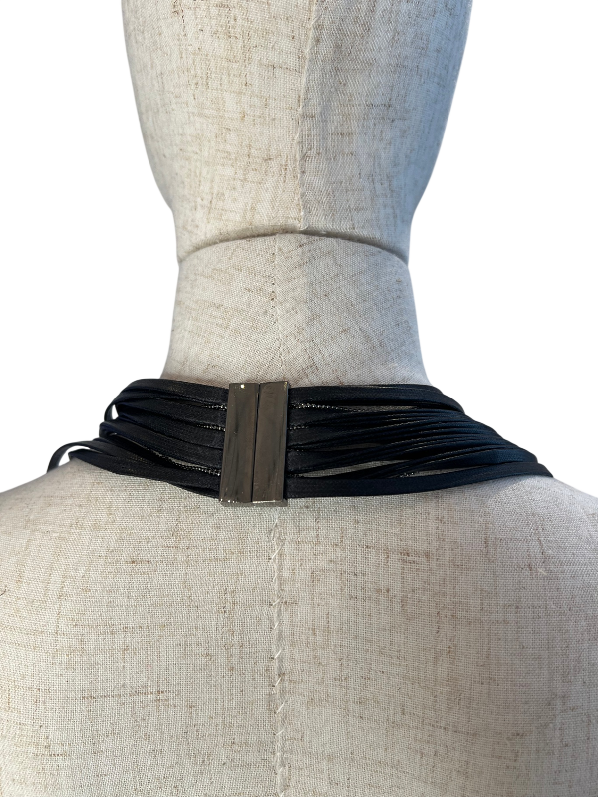 Pre-Loved Fabiana Filippi Collier aus Lederbändern und Monili-Ketten