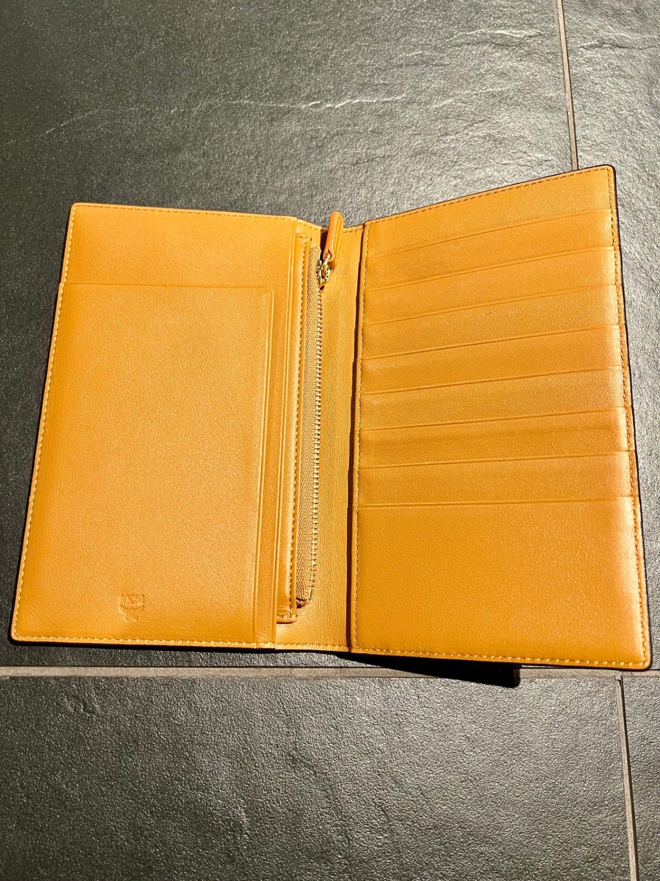 Pre-Loved MCM Visetos Original Reisepass Etui