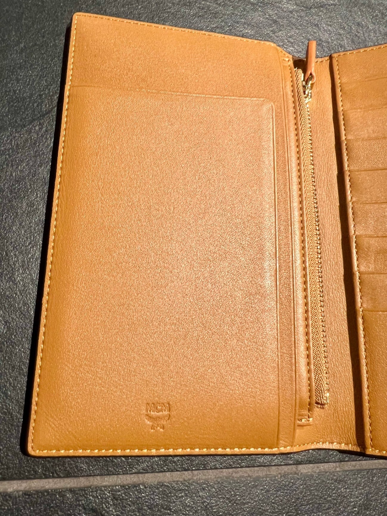 Pre-Loved MCM Visetos Original Reisepass Etui