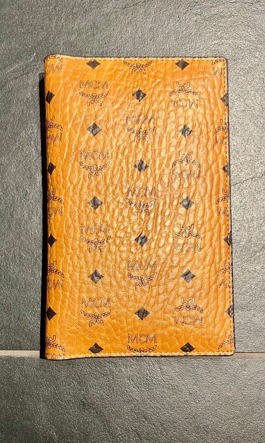 Pre-Loved MCM Visetos Original Reisepass Etui