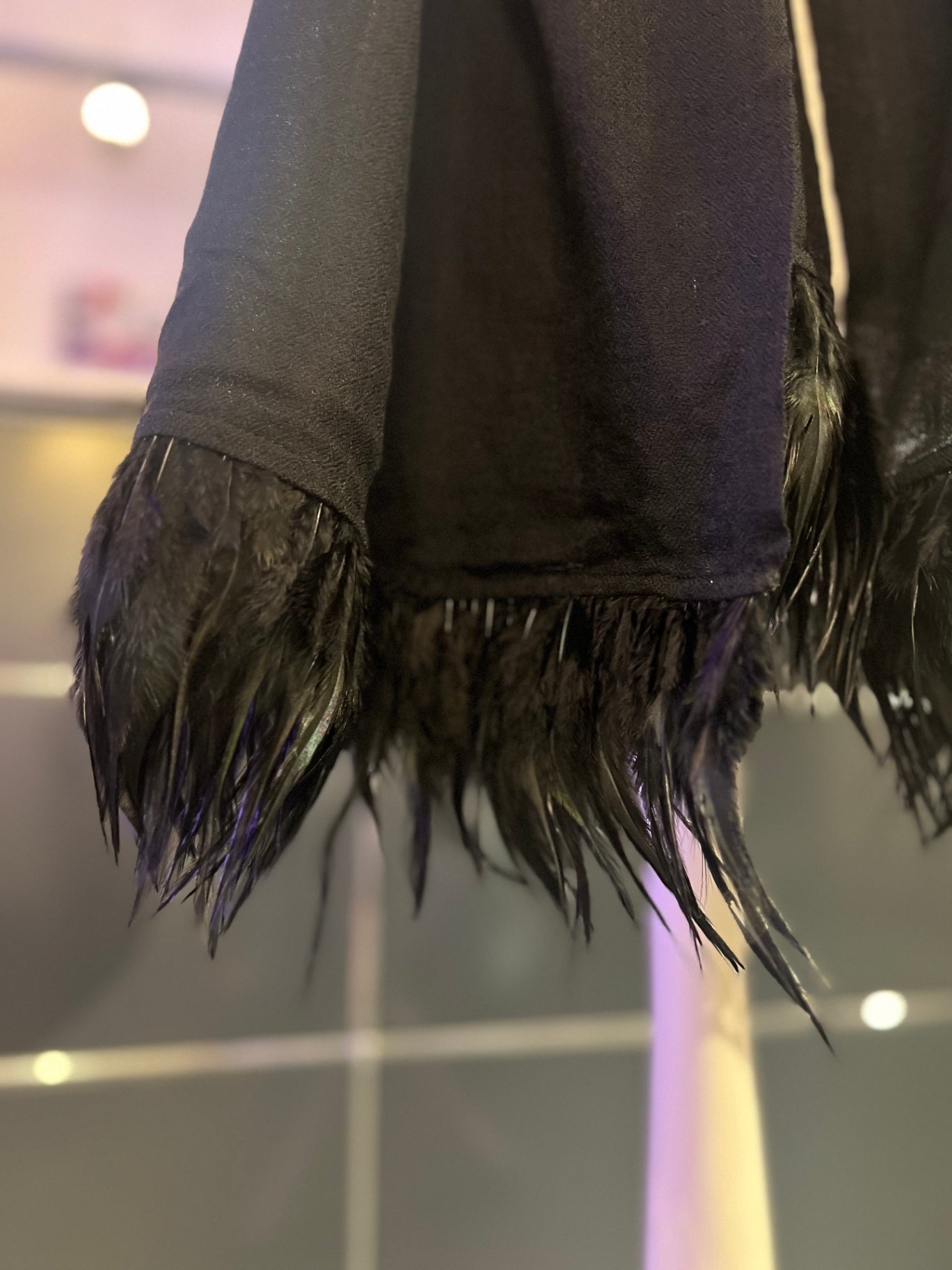 Pre-Loved Michaela Feyersinger Cashmere Schal mit Federn