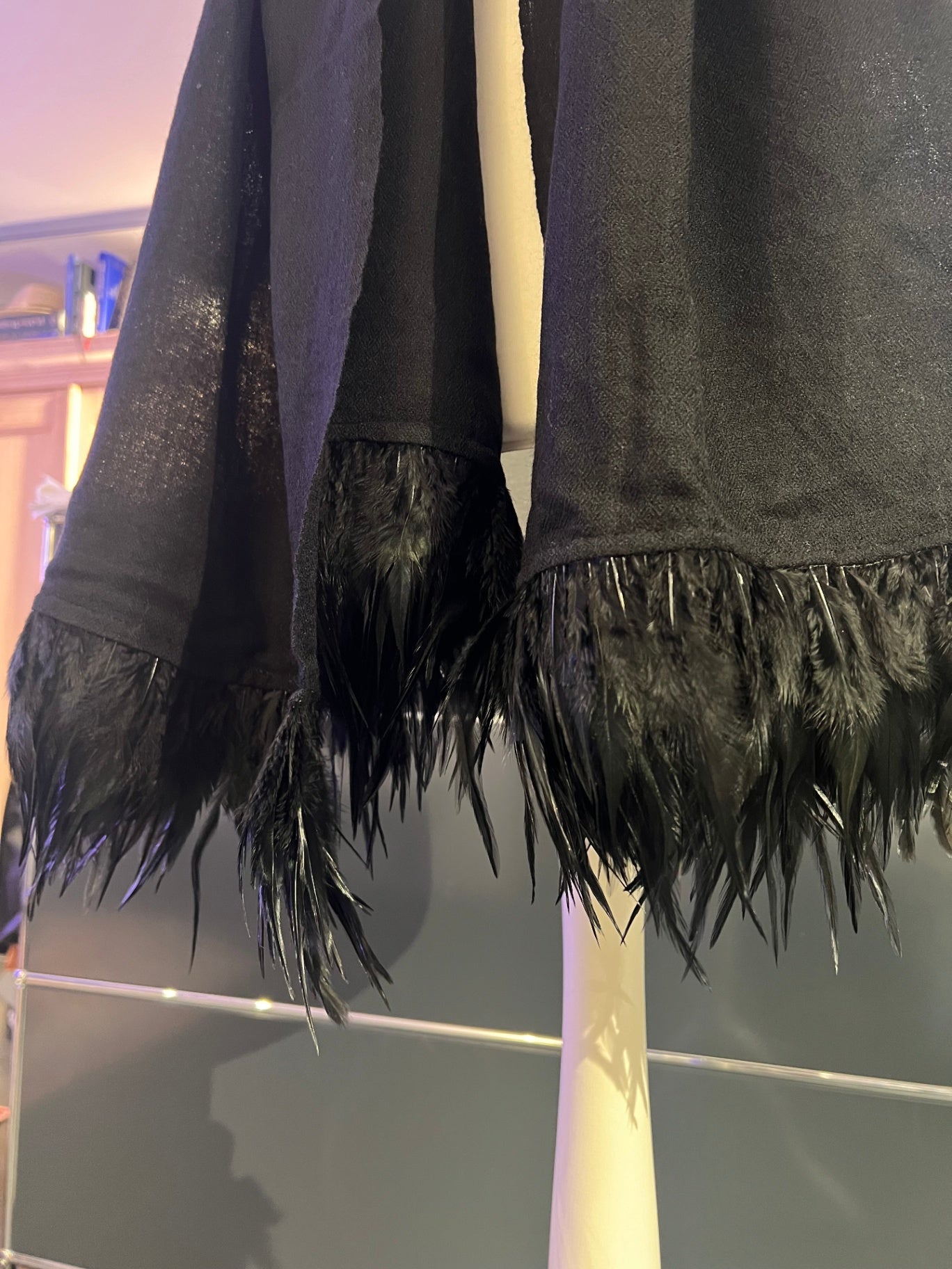 Pre-Loved Michaela Feyersinger Cashmere Schal mit Federn