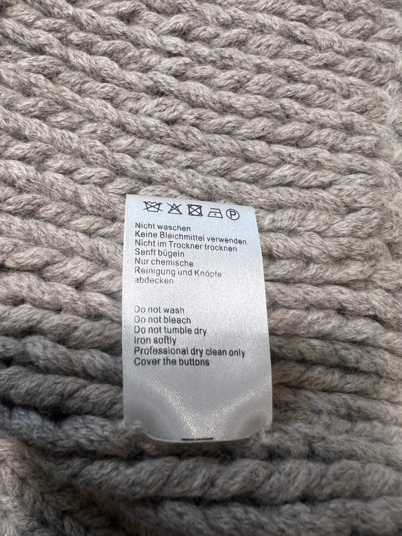 Iris v. Arnim Strickjacke mit Knebelknöpfen