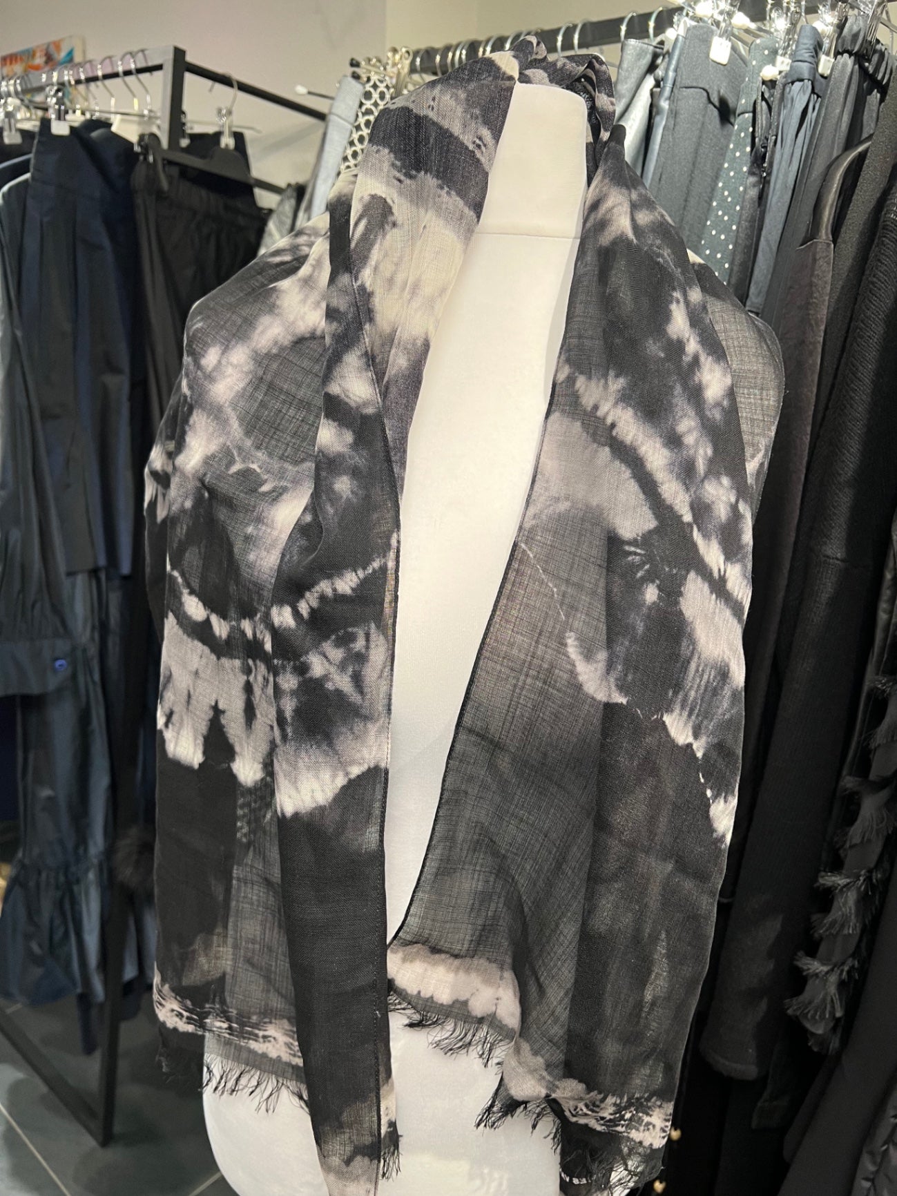 Pre-Loved Dries van Noten Schal mit Batikmuster