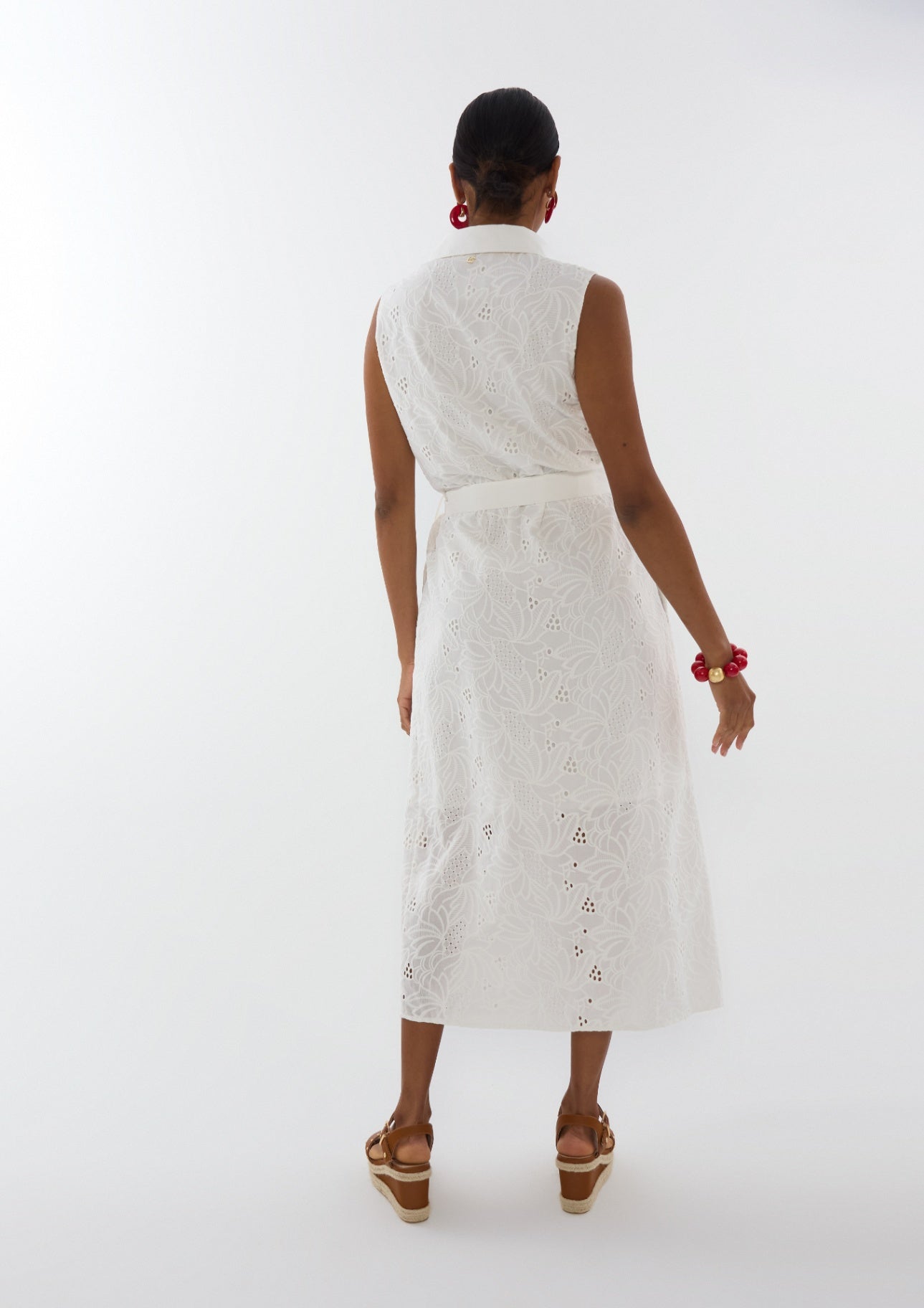 Lola Casademunt Midikleid mit Hemdkragen und Gürtel - Weiss