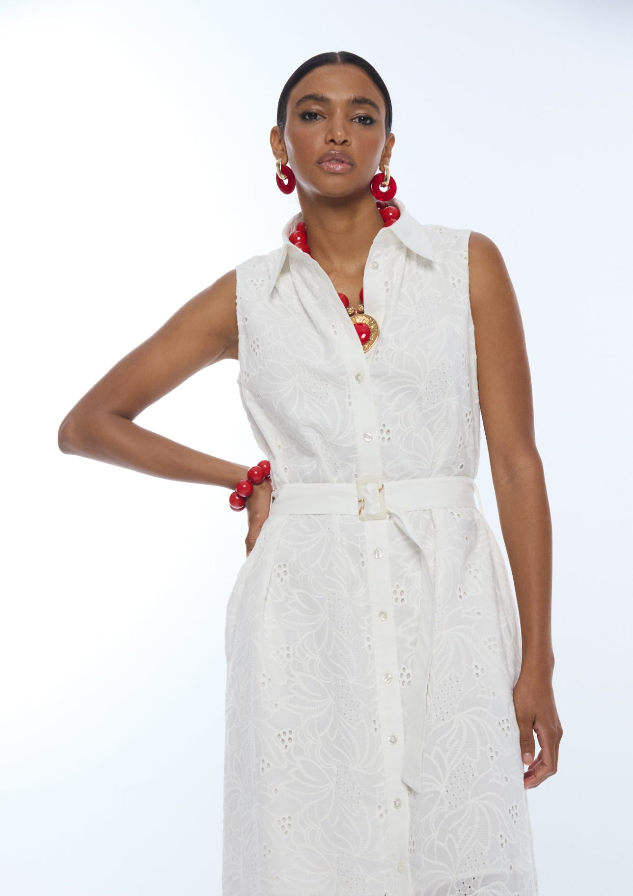 Lola Casademunt Midikleid mit Hemdkragen und Gürtel - Weiss