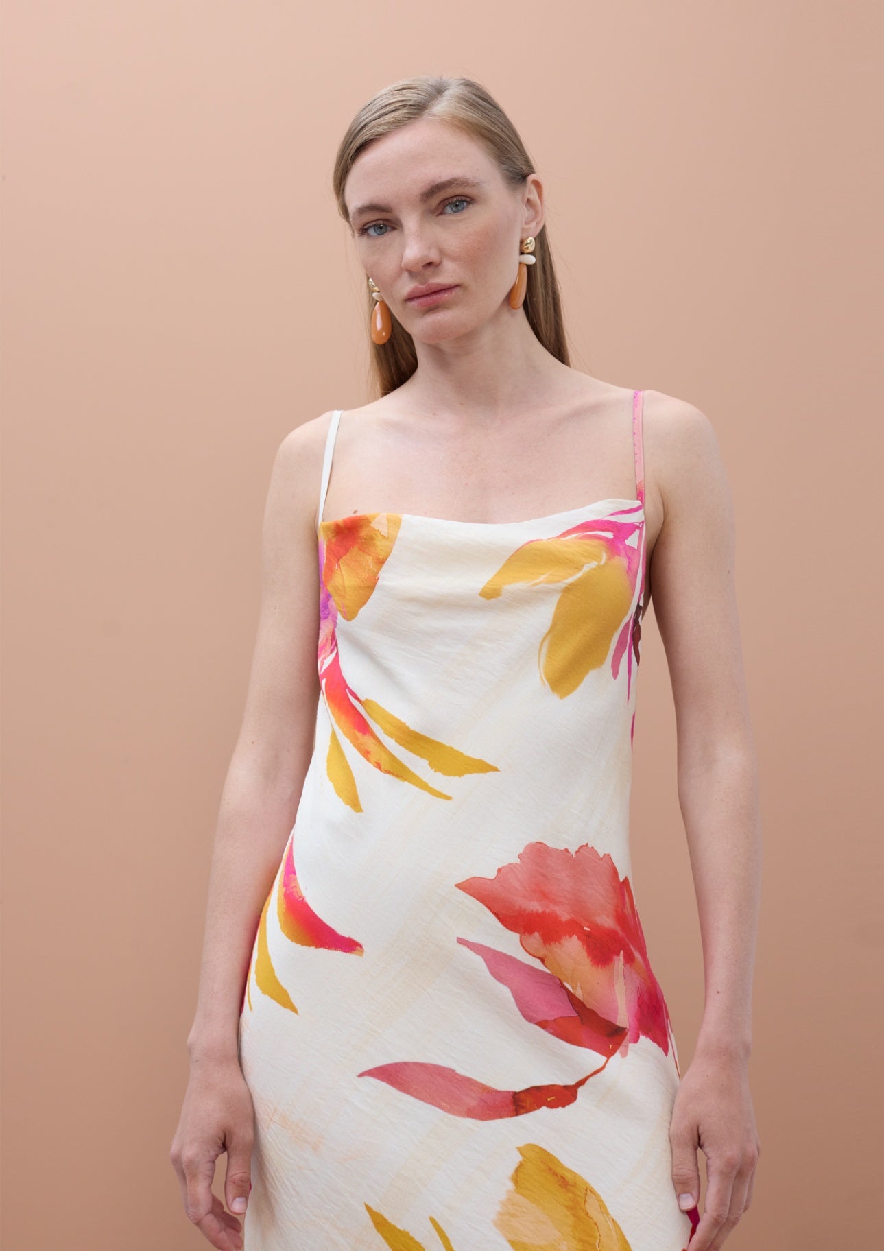 Lola Casademunt langes Slipdress mit floralem Print - Ecru-Mehrfarbig