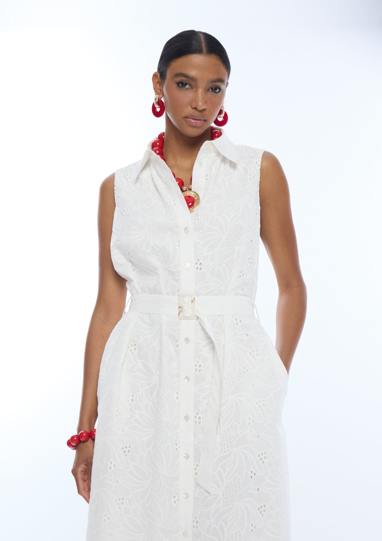 Lola Casademunt Midikleid mit Hemdkragen und Gürtel - Weiss