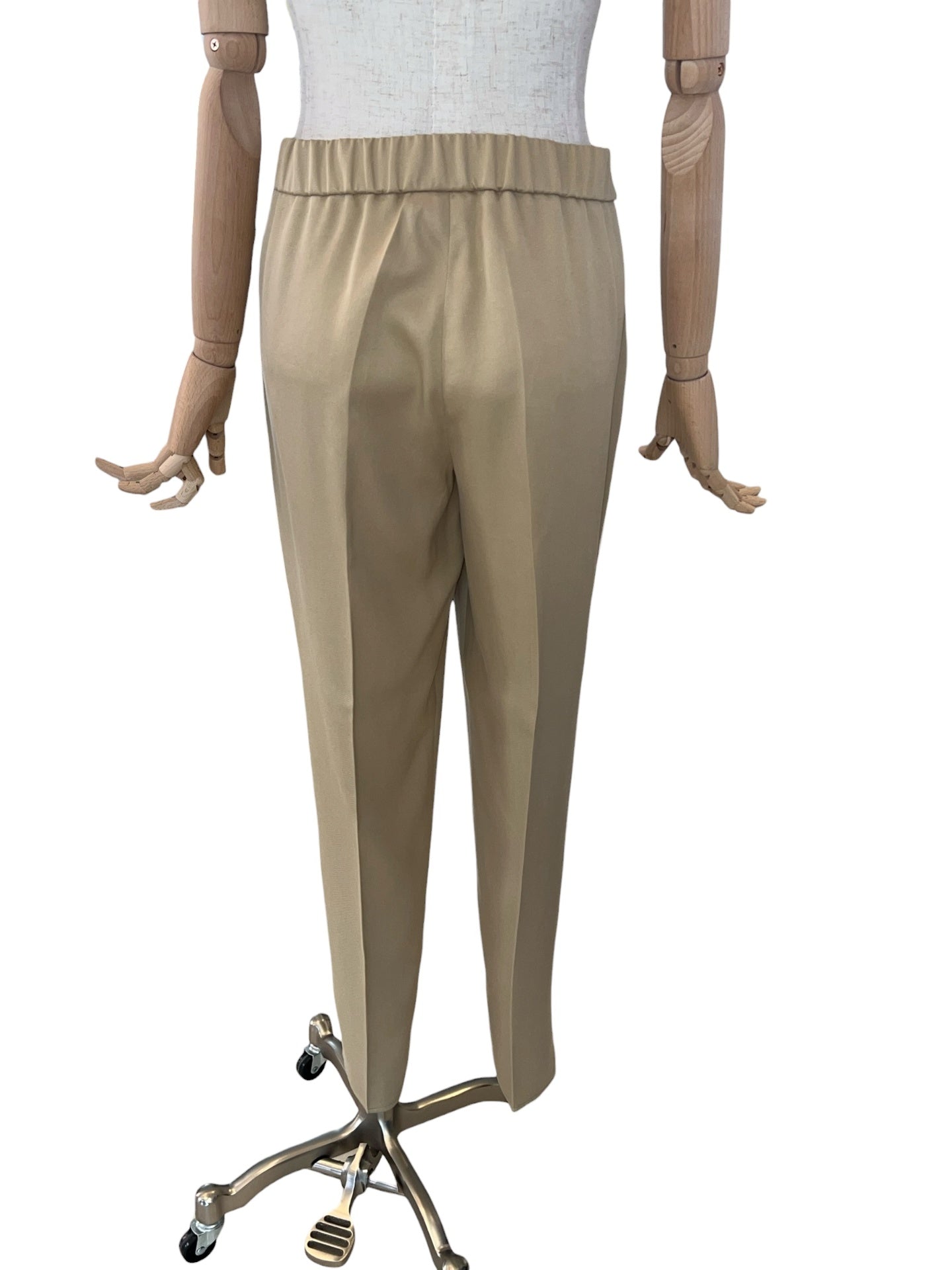 Pre-Loved AKRIS Punto Zweiteiler beige