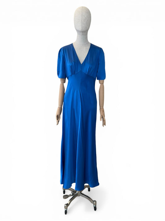 Charlotte Sparre Seidenkleid mit V-Ausschnitt blau