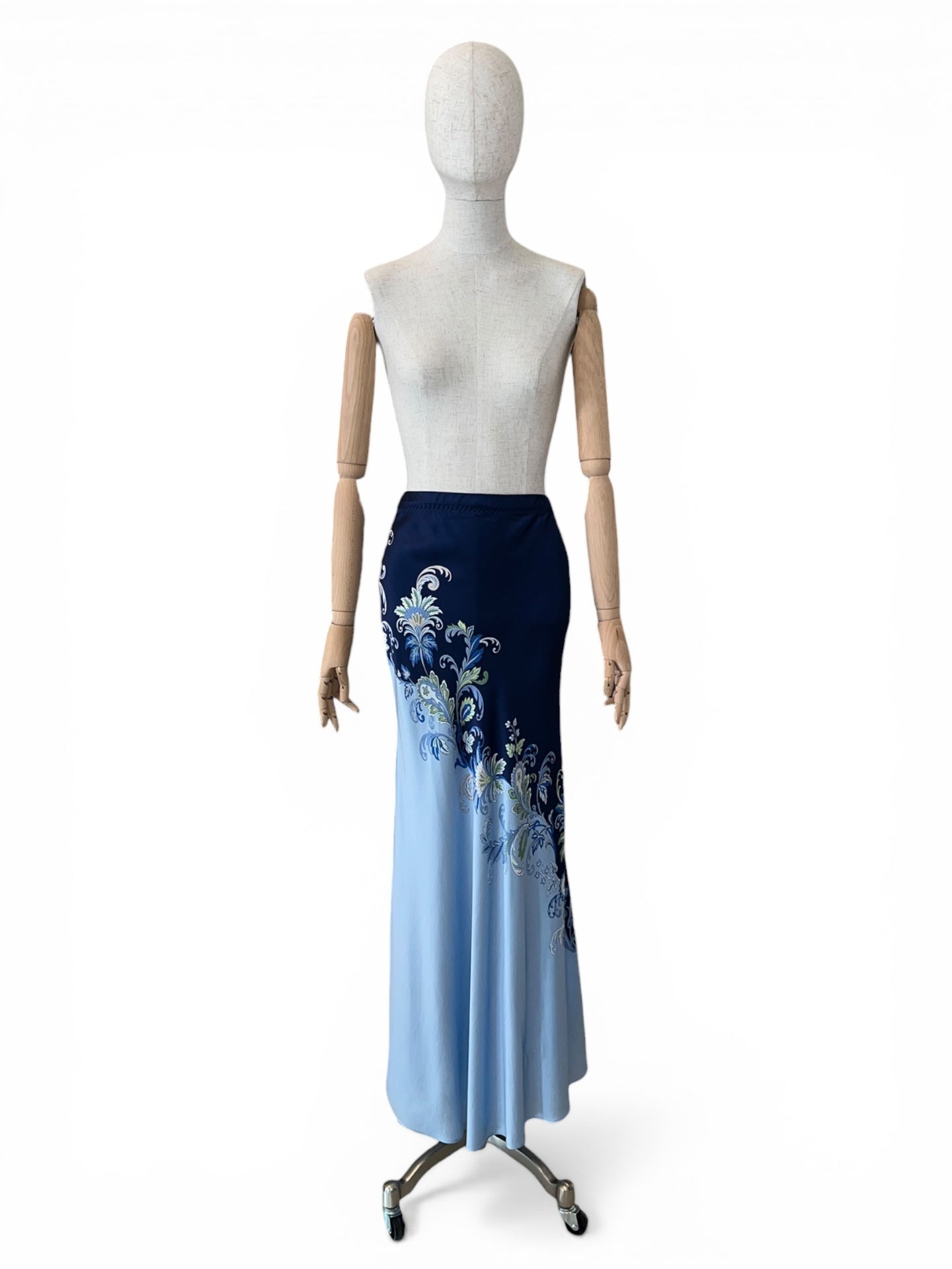 Charlotte Sparre Seidenrock in Hellblau-Navy, gemustert