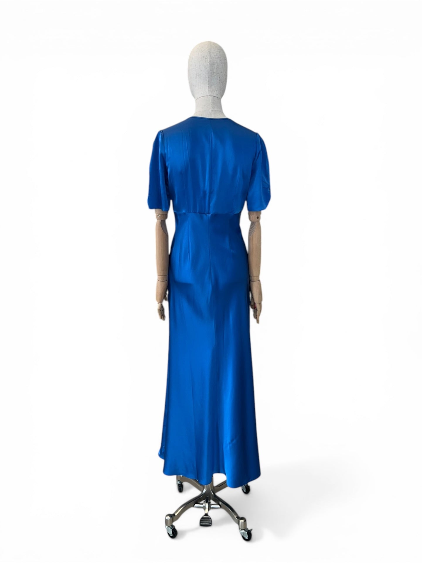 Charlotte Sparre Seidenkleid mit V-Ausschnitt blau
