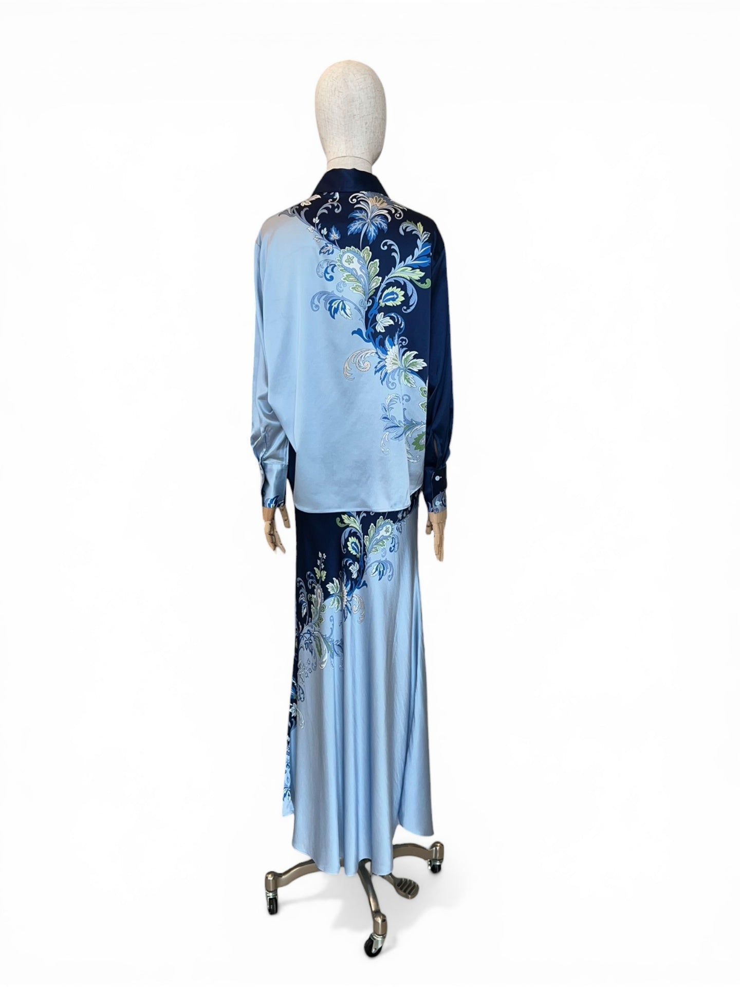 Charlotte Sparre Seidenrock in Hellblau-Navy, gemustert