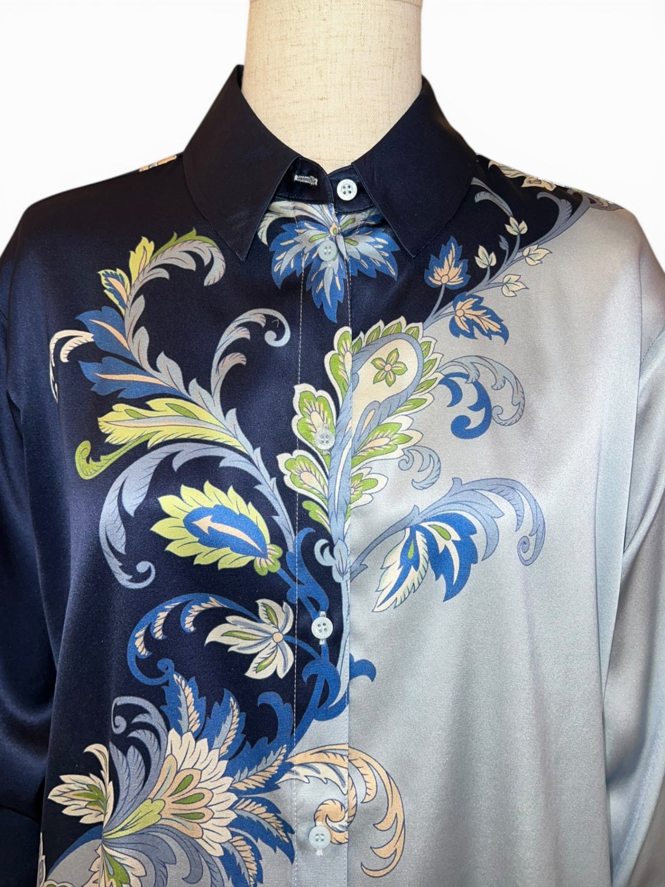 Charlotte Sparre Seidenbluse mit Muster blau/hellblau