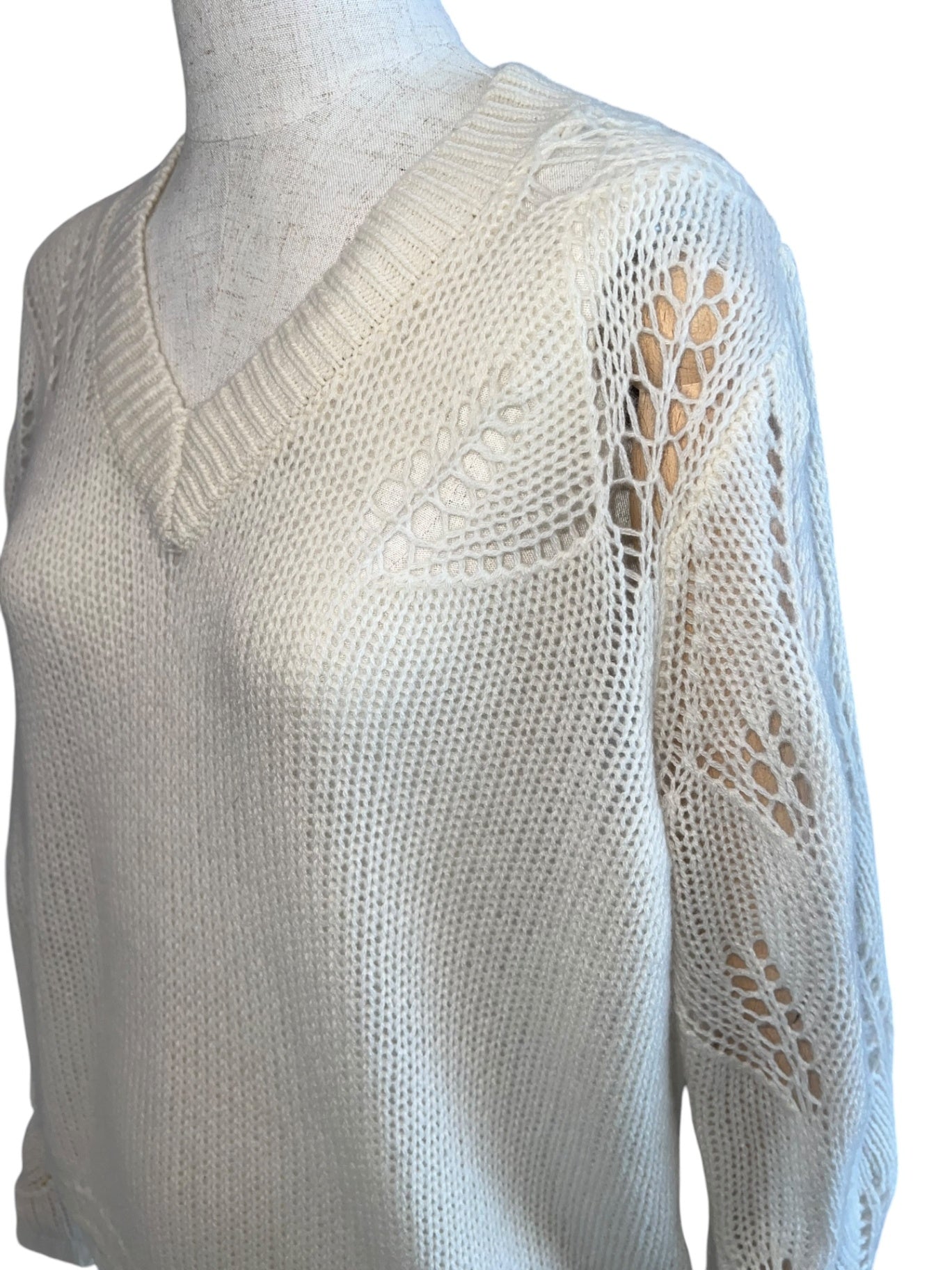 Charlotte Sparre Cashmere-Pullover in Weiss mit Lochstrickdetails