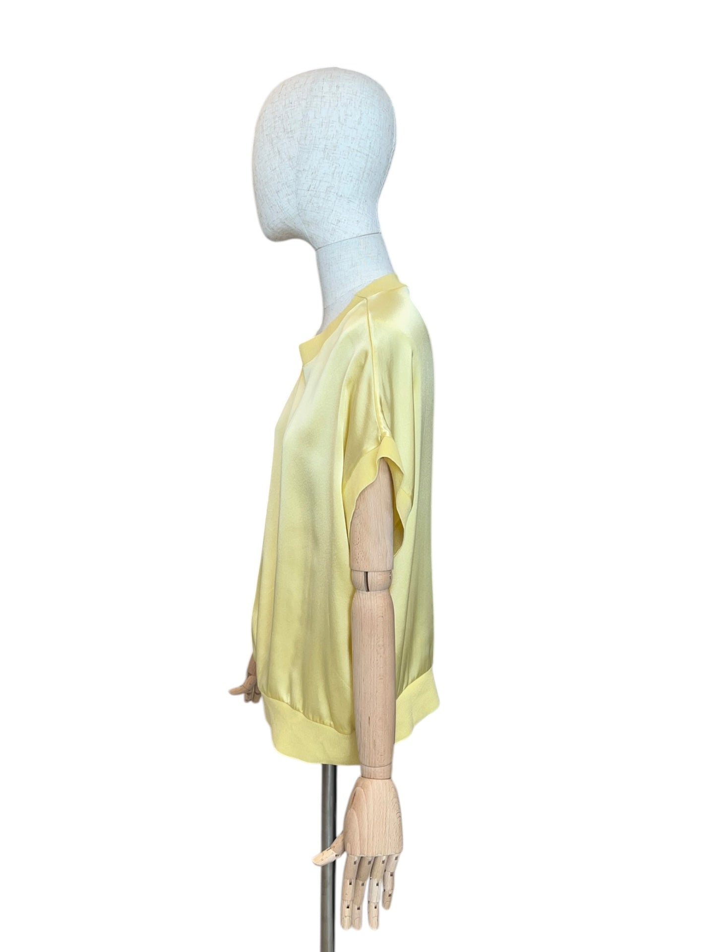 Charlotte Sparre Seidenshirt mit Rundhalsausschnitt, gelb
