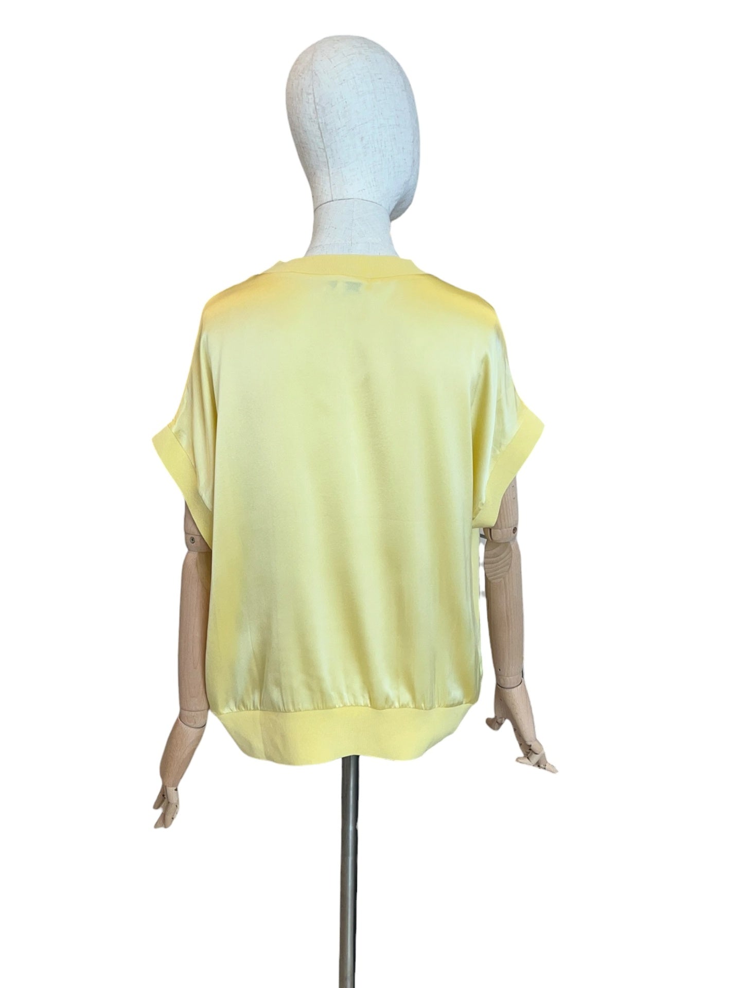 Charlotte Sparre Seidenshirt mit Rundhalsausschnitt, gelb