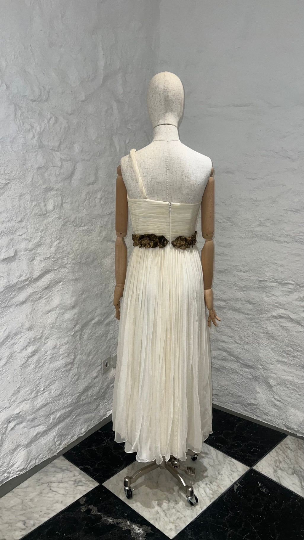 Pre-Loved Andrew Gn ONE-SHOULDER GRECIAN GOWN