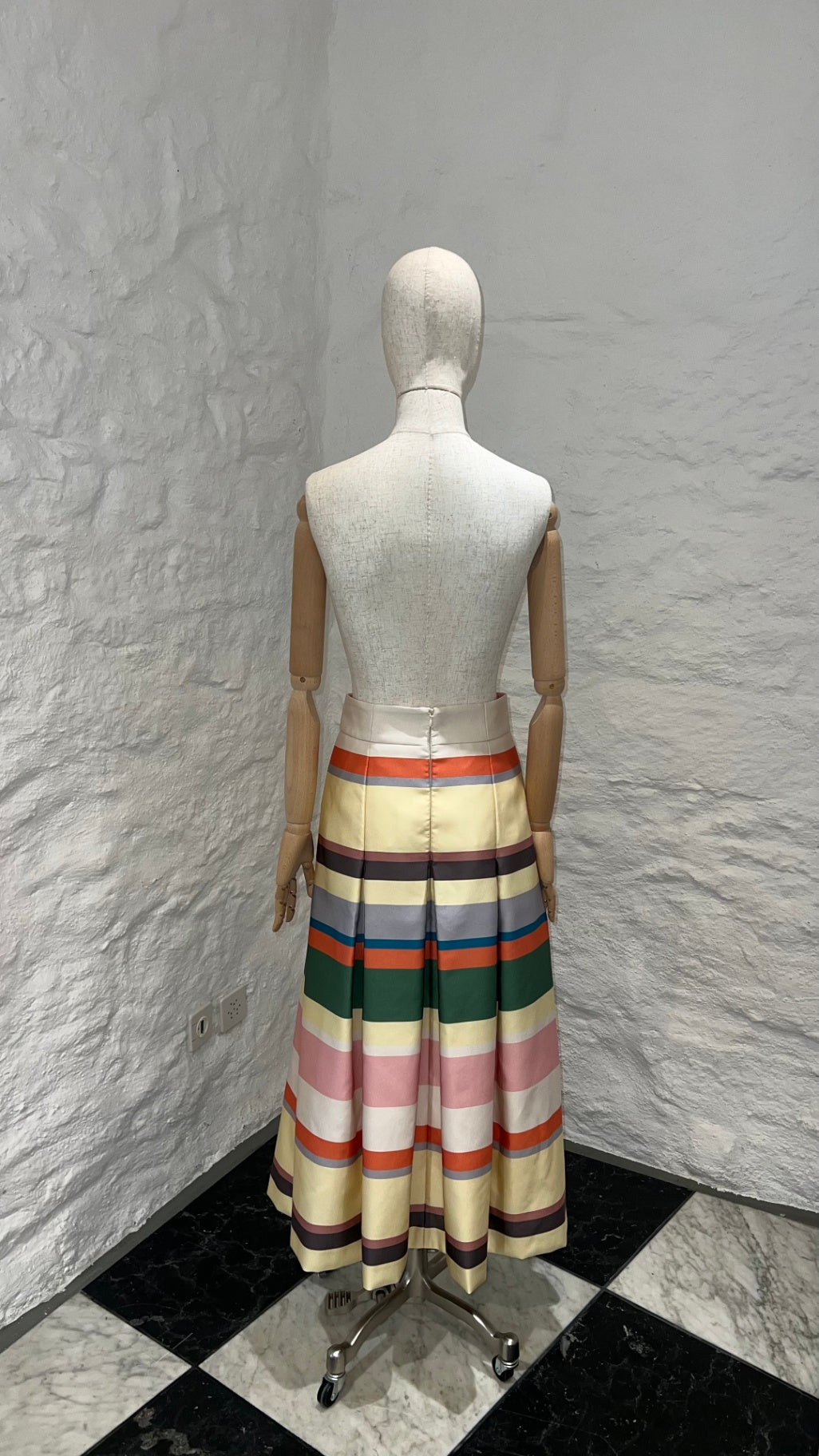 Pre-Loved AKRIS Punto PLEATED STRIPED SKIRT