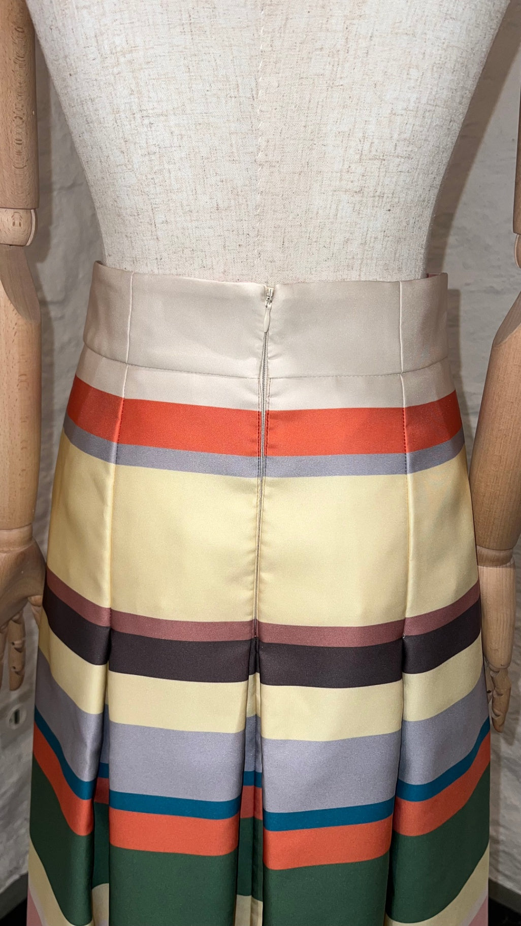 Pre-Loved AKRIS Punto PLEATED STRIPED SKIRT