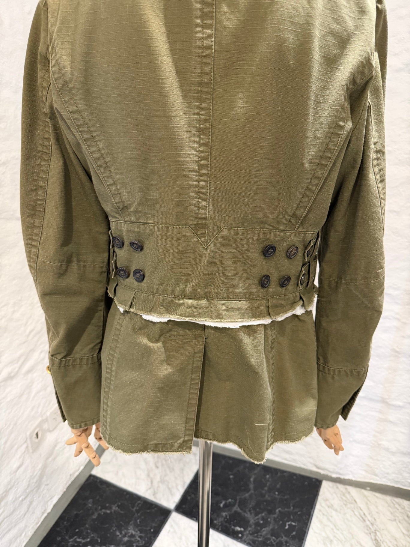 Pre-Loved DSQUARED2 Jacke mit Goldknöpfen