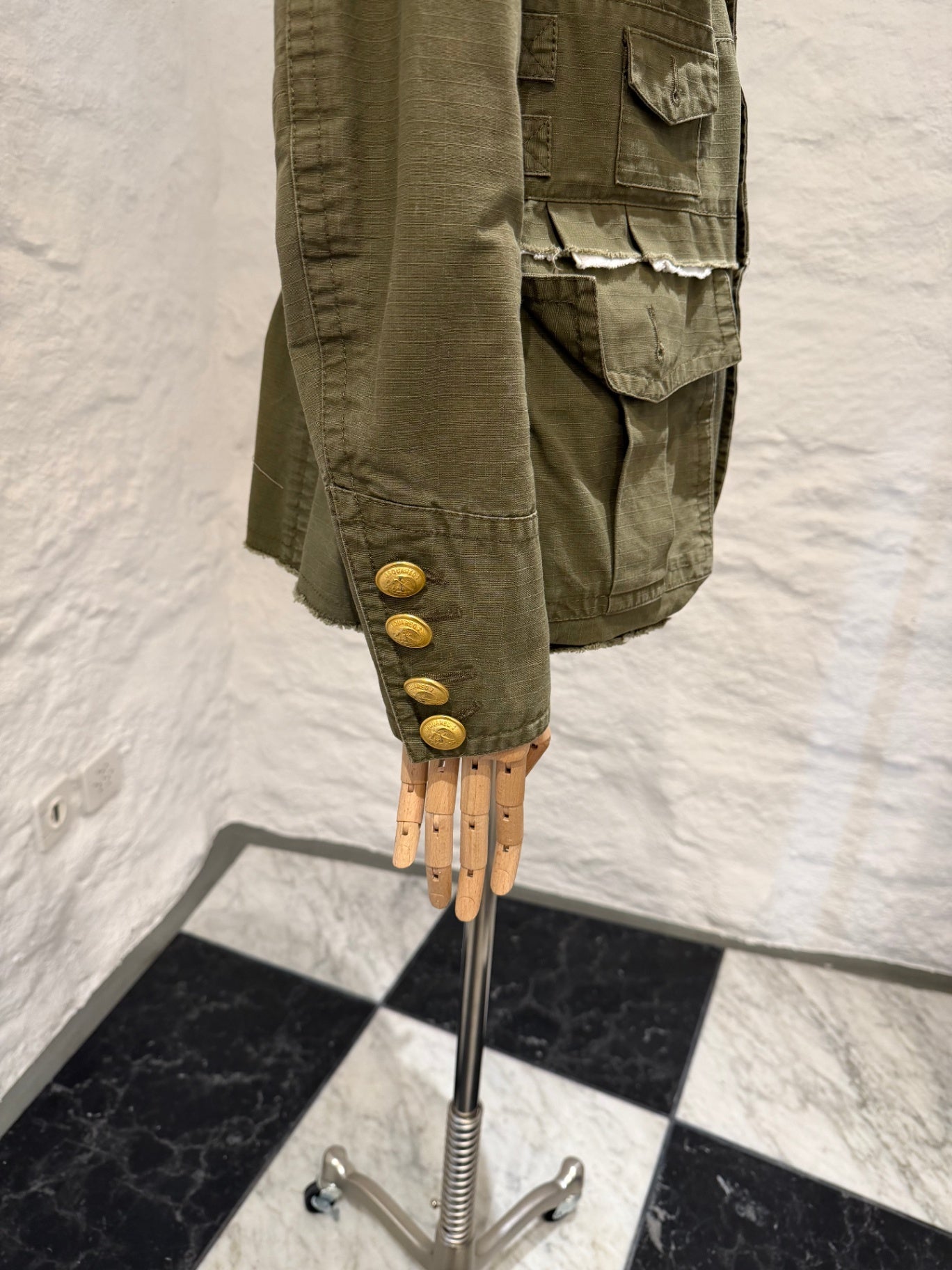 Pre-Loved DSQUARED2 Jacke mit Goldknöpfen