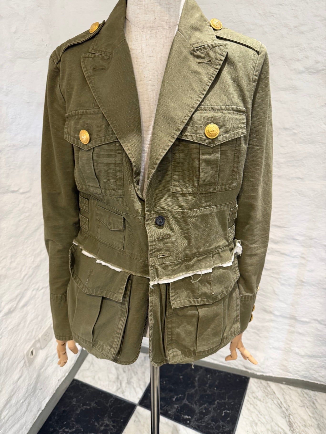 Pre-Loved DSQUARED2 Jacke mit Goldknöpfen