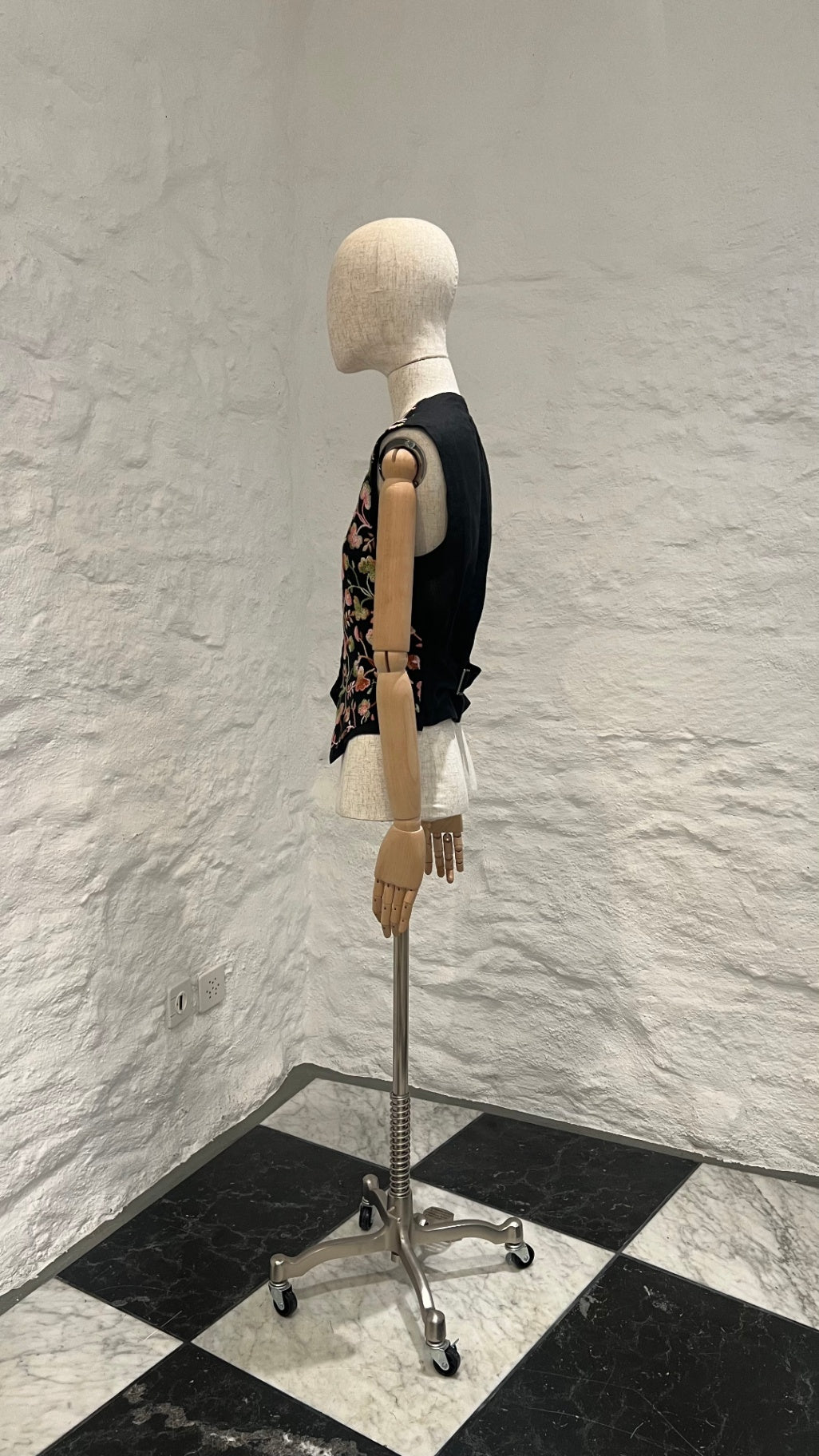 Pre-Loved Manuela Walter Gilet mit floraler Stickerei