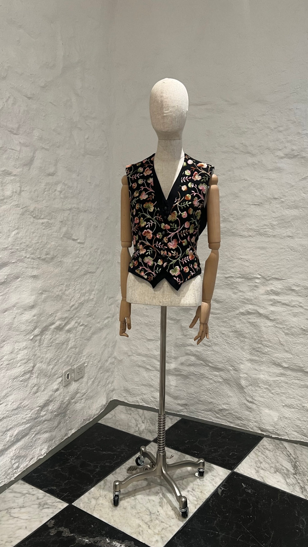 Pre-Loved Manuela Walter Gilet mit floraler Stickerei