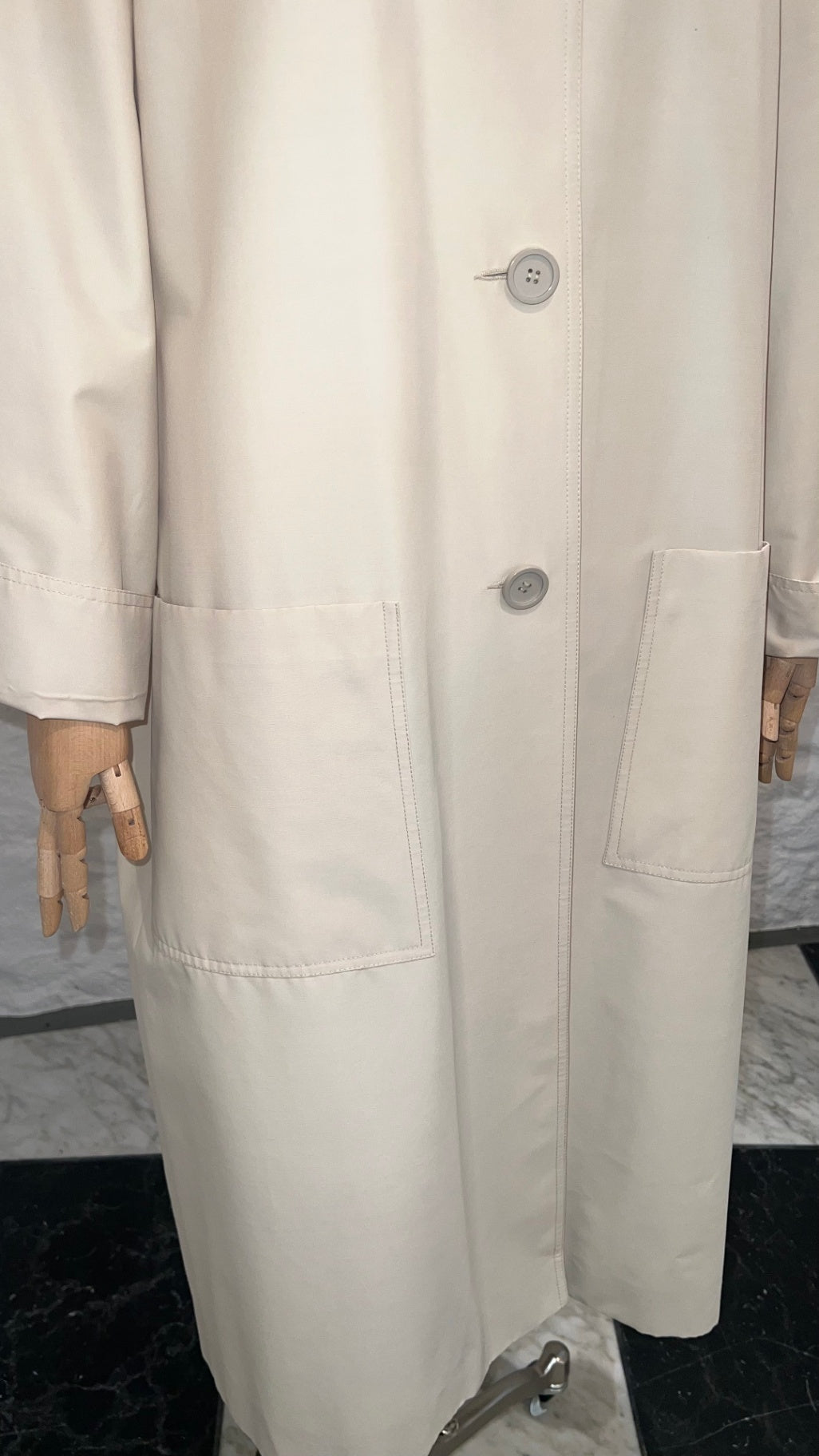 Pre-Loved Walter Gross Mantel creme