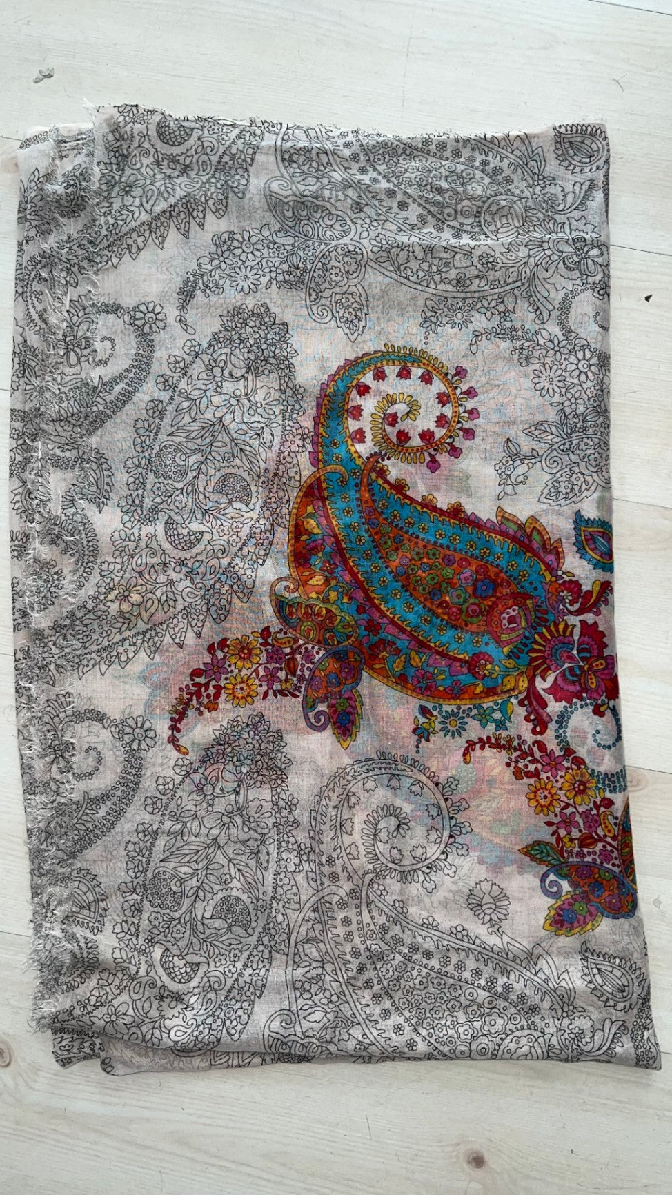 Pre-Loved Faliero Sarti Tuch mit Paisley Muster