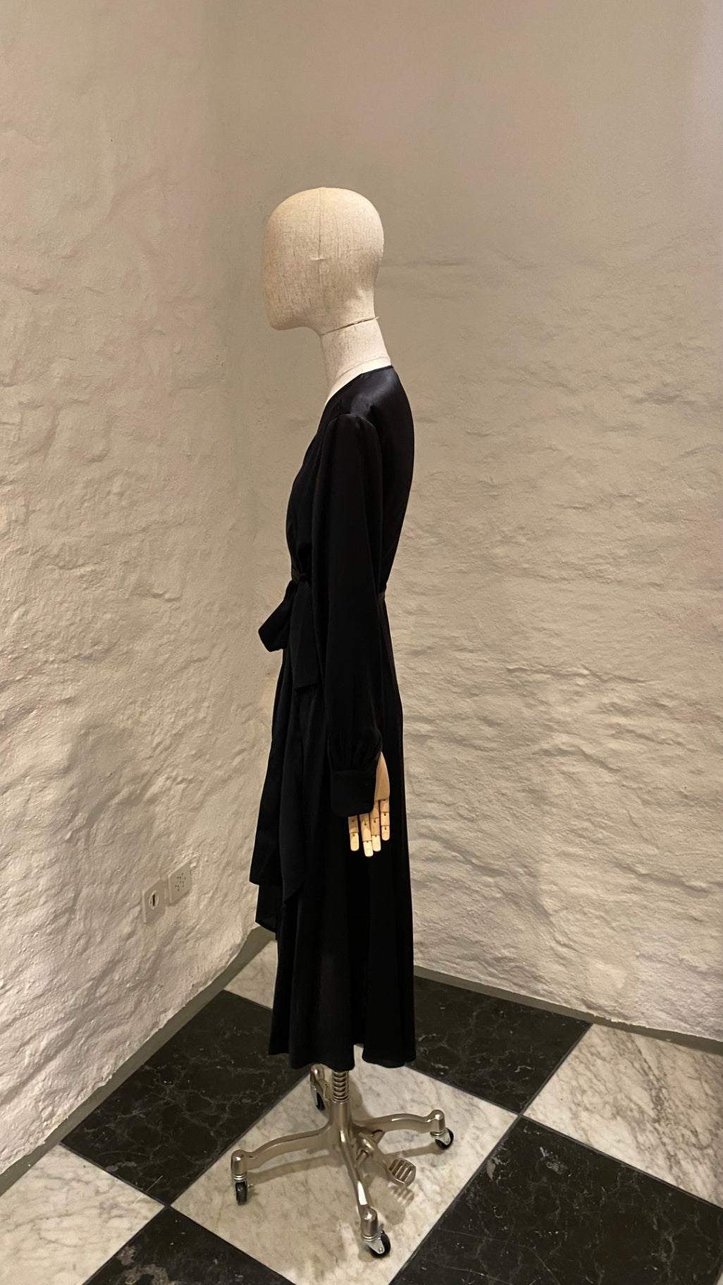 Pre-Loved Charlotte Sparre Satin-Wickelbluse, schwarz