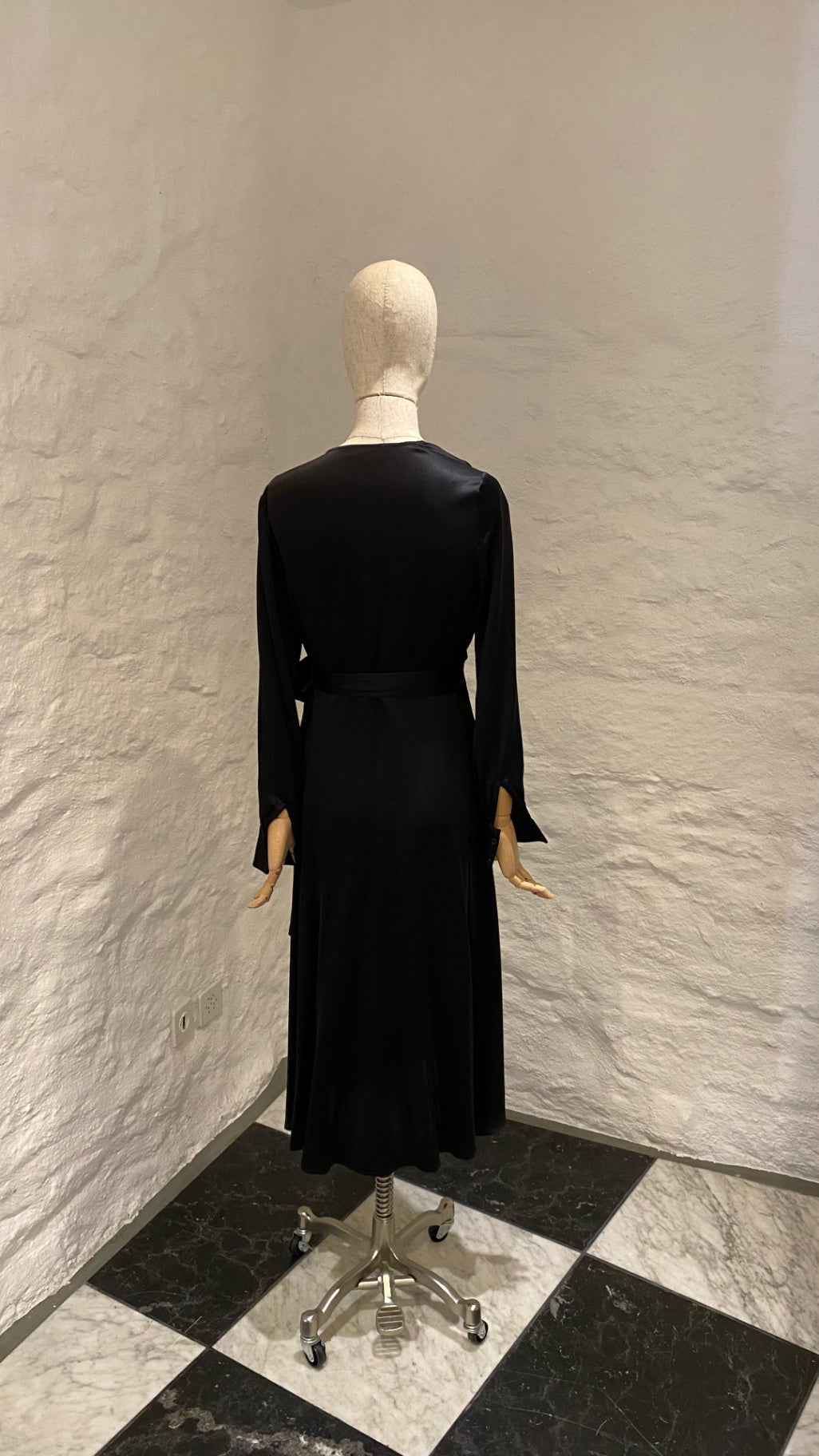 Pre-Loved Charlotte Sparre Satin-Wickelbluse, schwarz