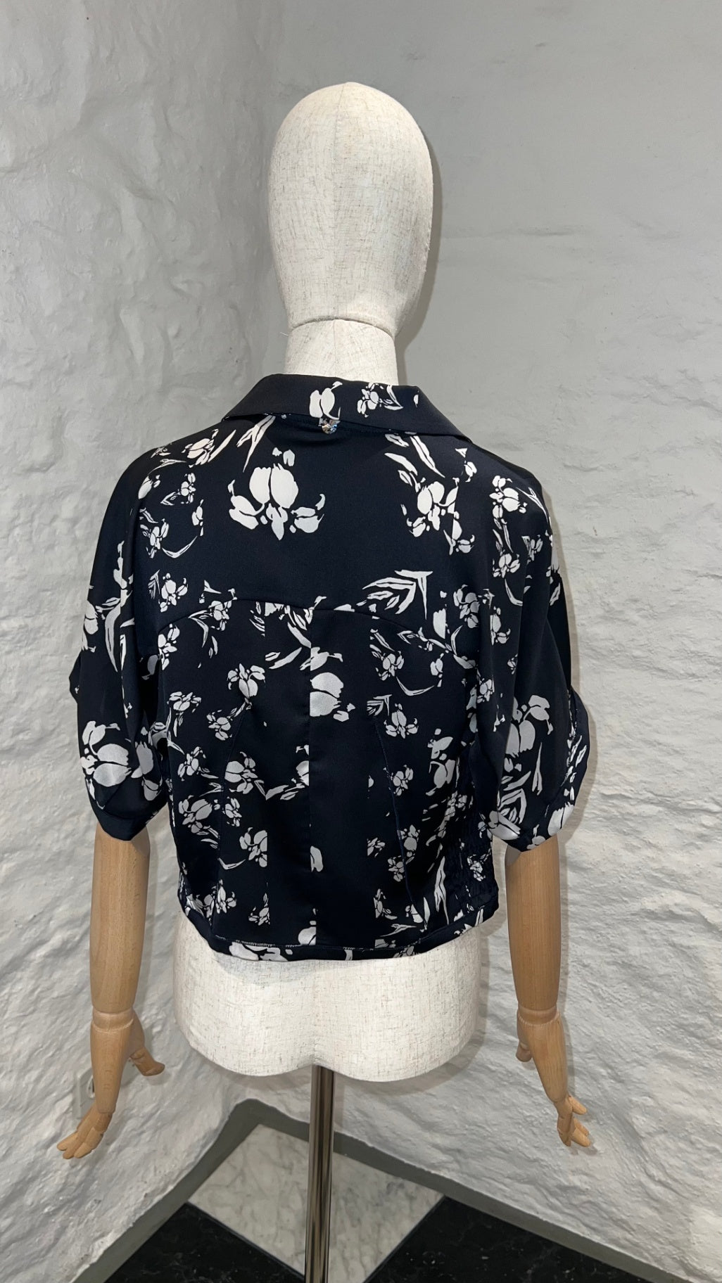 Pre-Loved High Tech Cropped Floralbluse