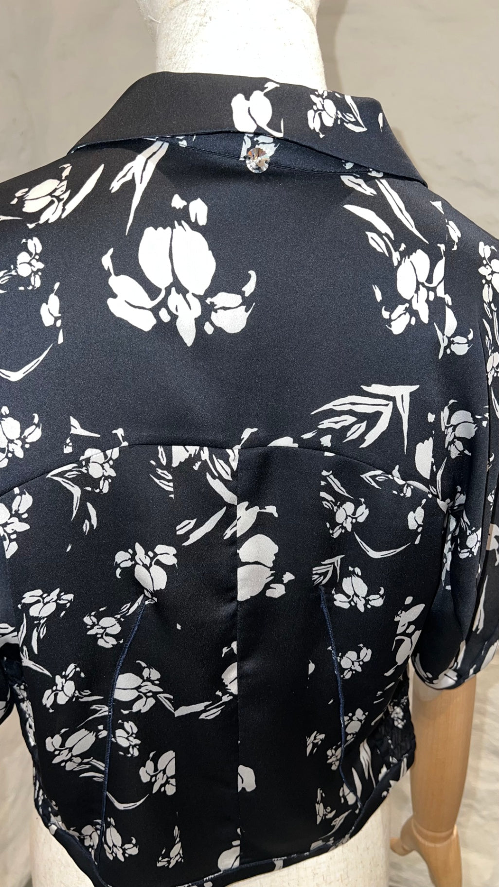 Pre-Loved High Tech Cropped Floralbluse
