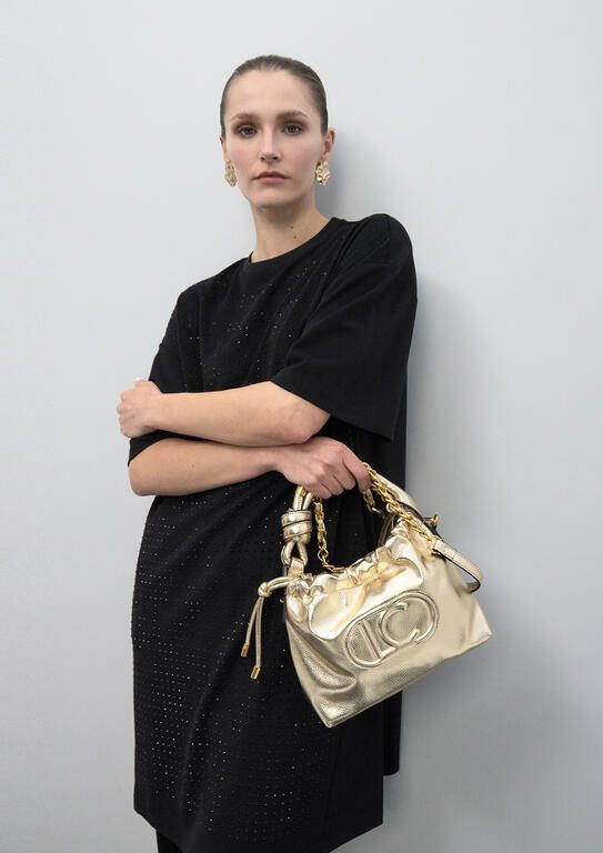 Lola Casademunt Bucket Bag mit geprägtem Logo
