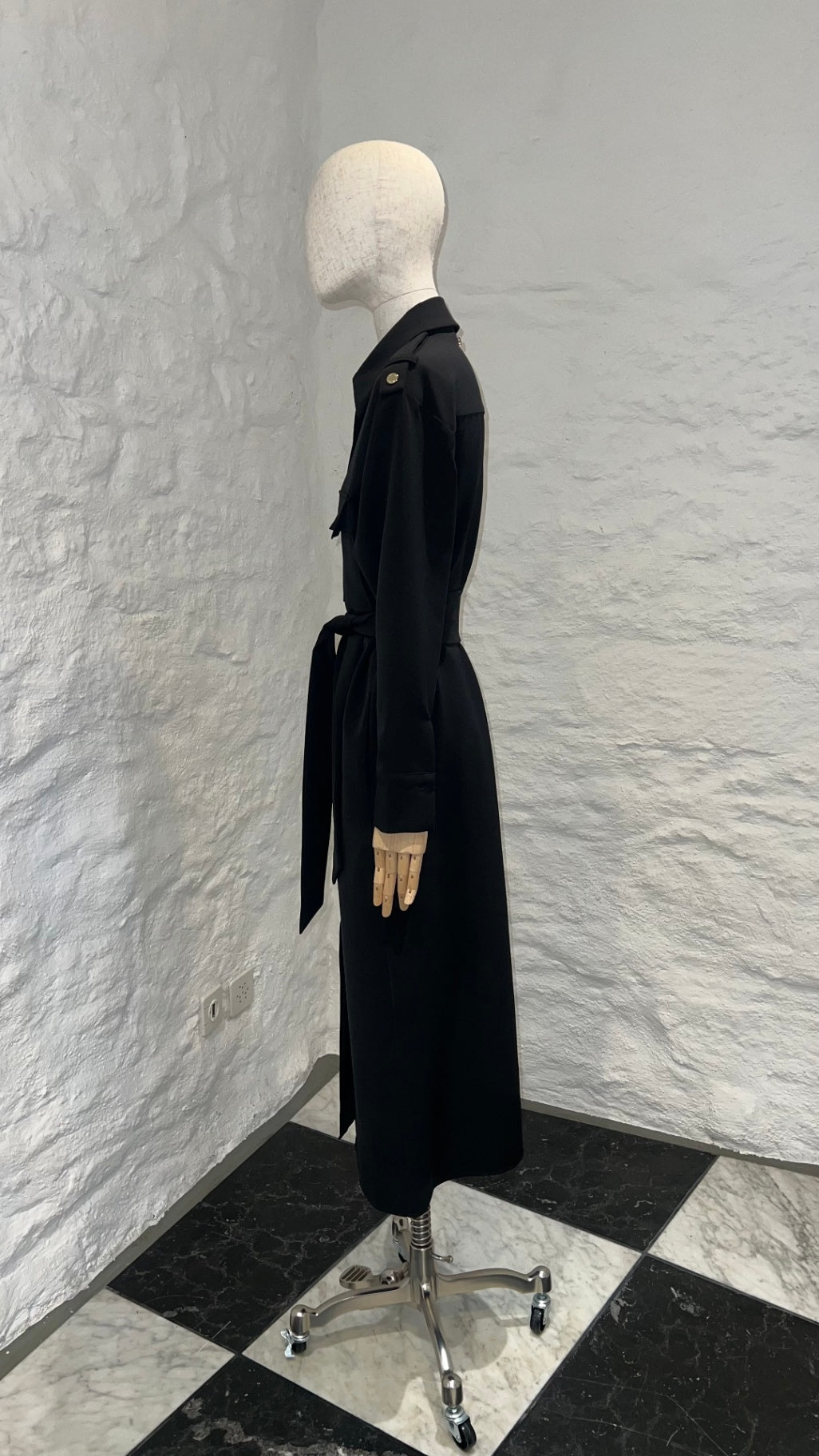 Lola Casademunt langärmliges Midi-Hemdblusenkleid - Schwarz