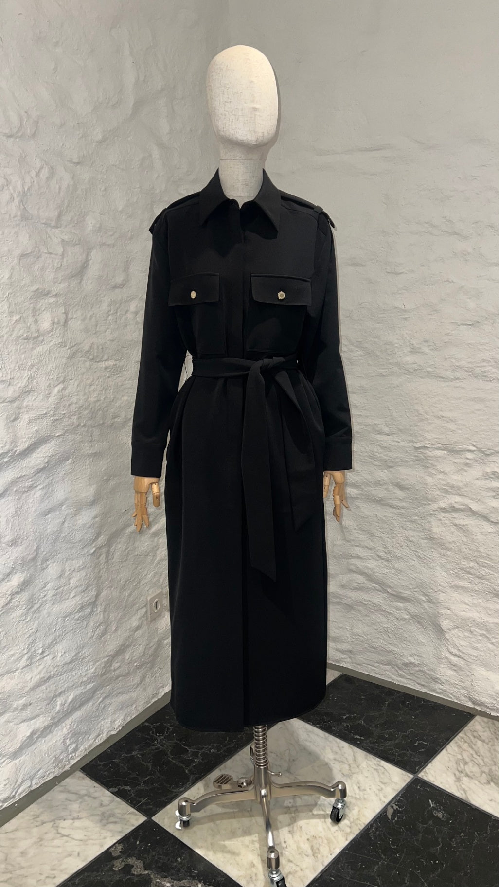 Lola Casademunt langärmliges Midi-Hemdblusenkleid - Schwarz