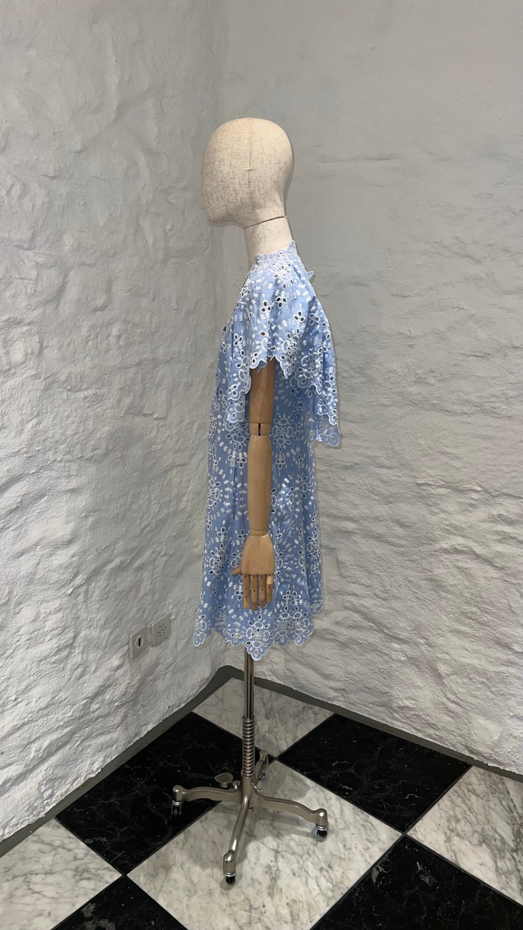 Pre-Loved Munthe Broderie-Kleid Hellblau