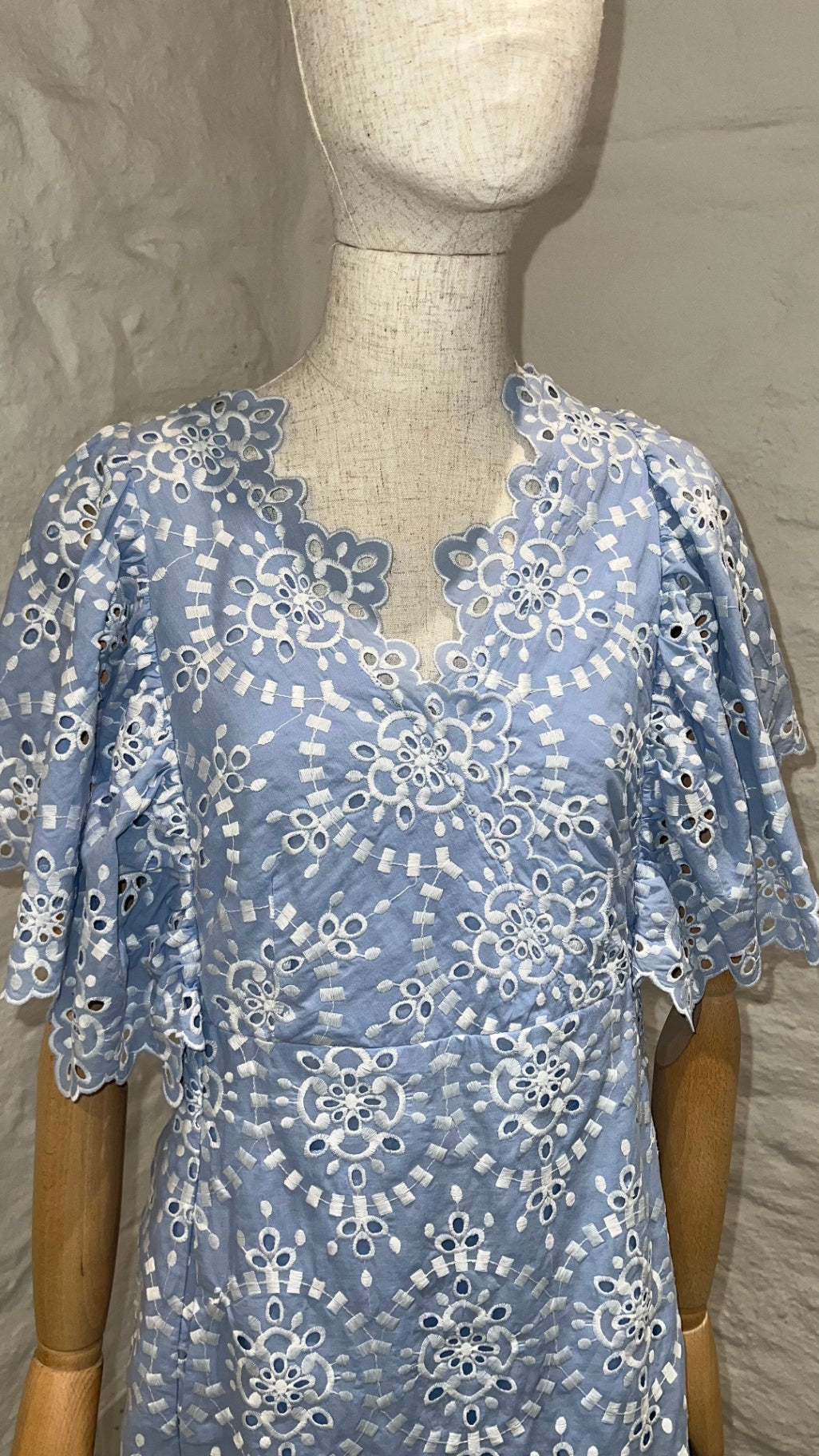 Pre-Loved Munthe Broderie-Kleid Hellblau