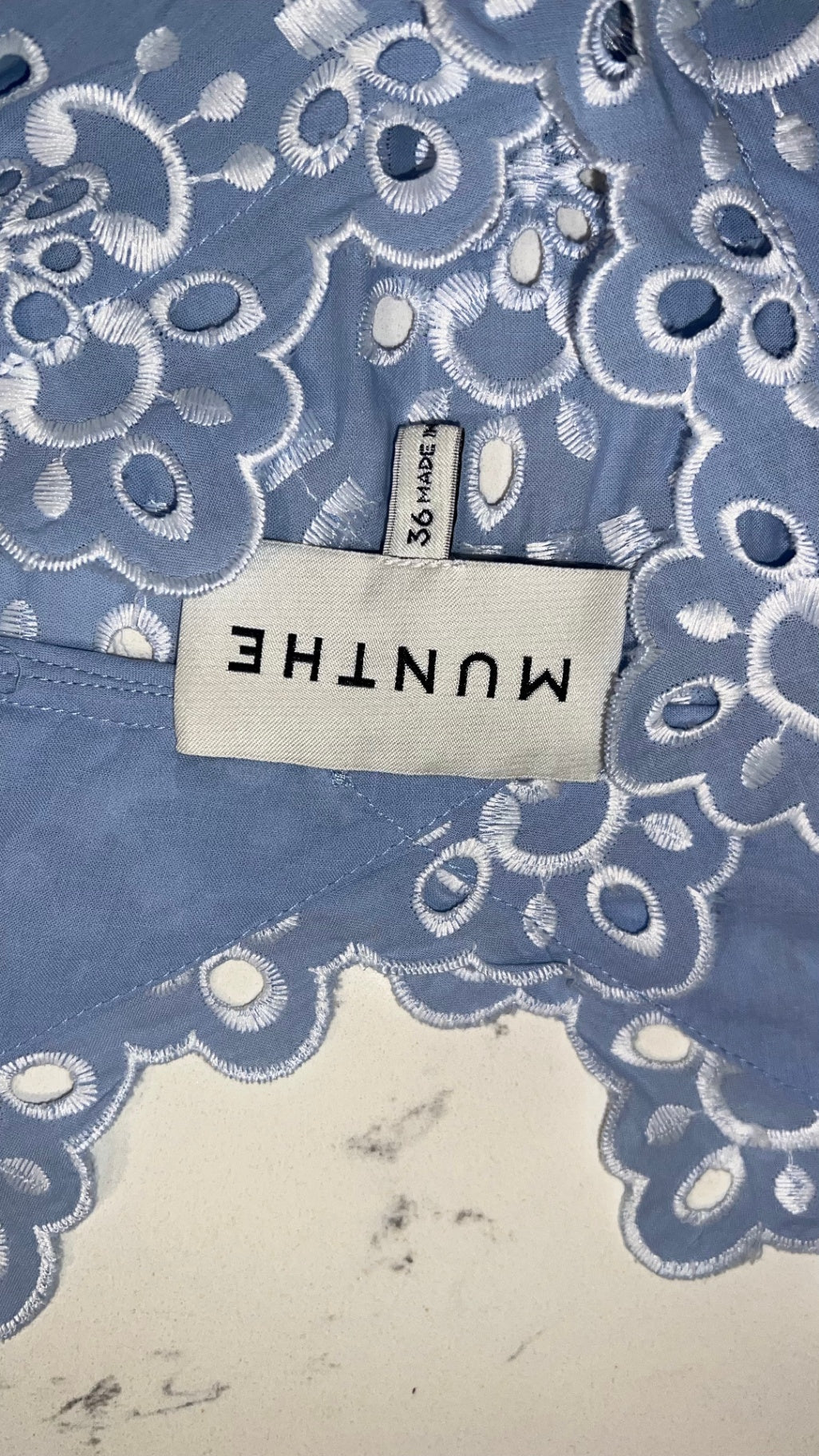 Pre-Loved Munthe Broderie-Kleid Hellblau
