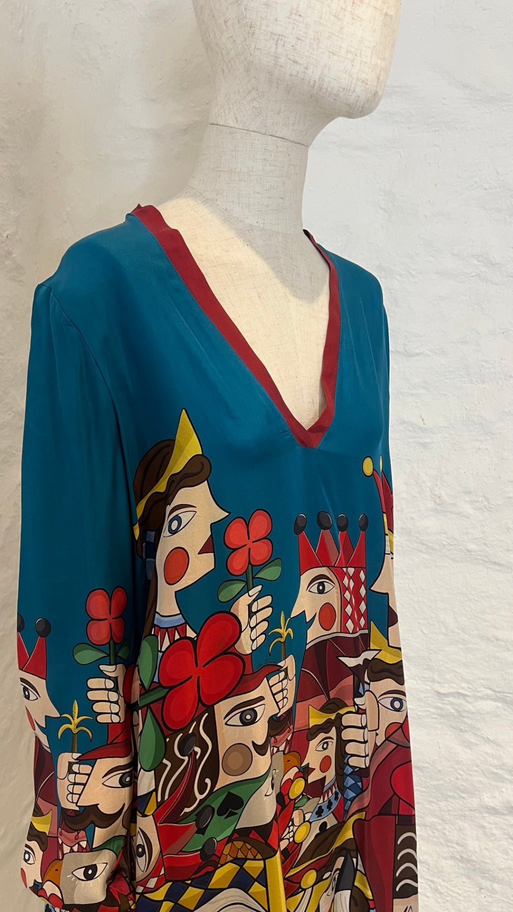 Pre-Loved Franco Ferrari Seidenkleid mit Playing-Card-Print