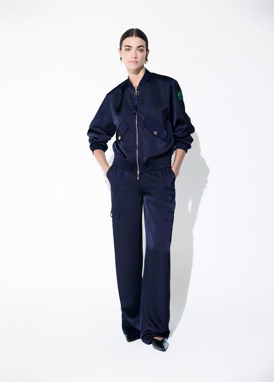 Lola Casademunt Bomberjacke Satin Marineblau