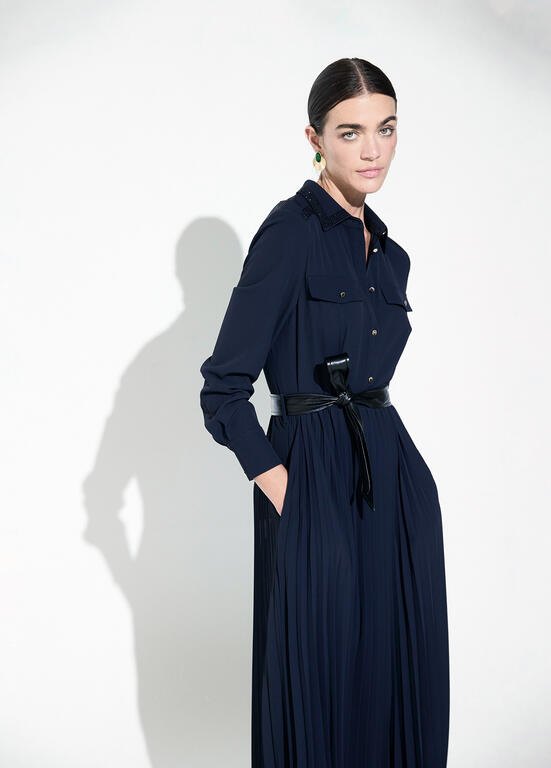 Lola Casademunt Midikleid mit Strasssteinen Marineblau